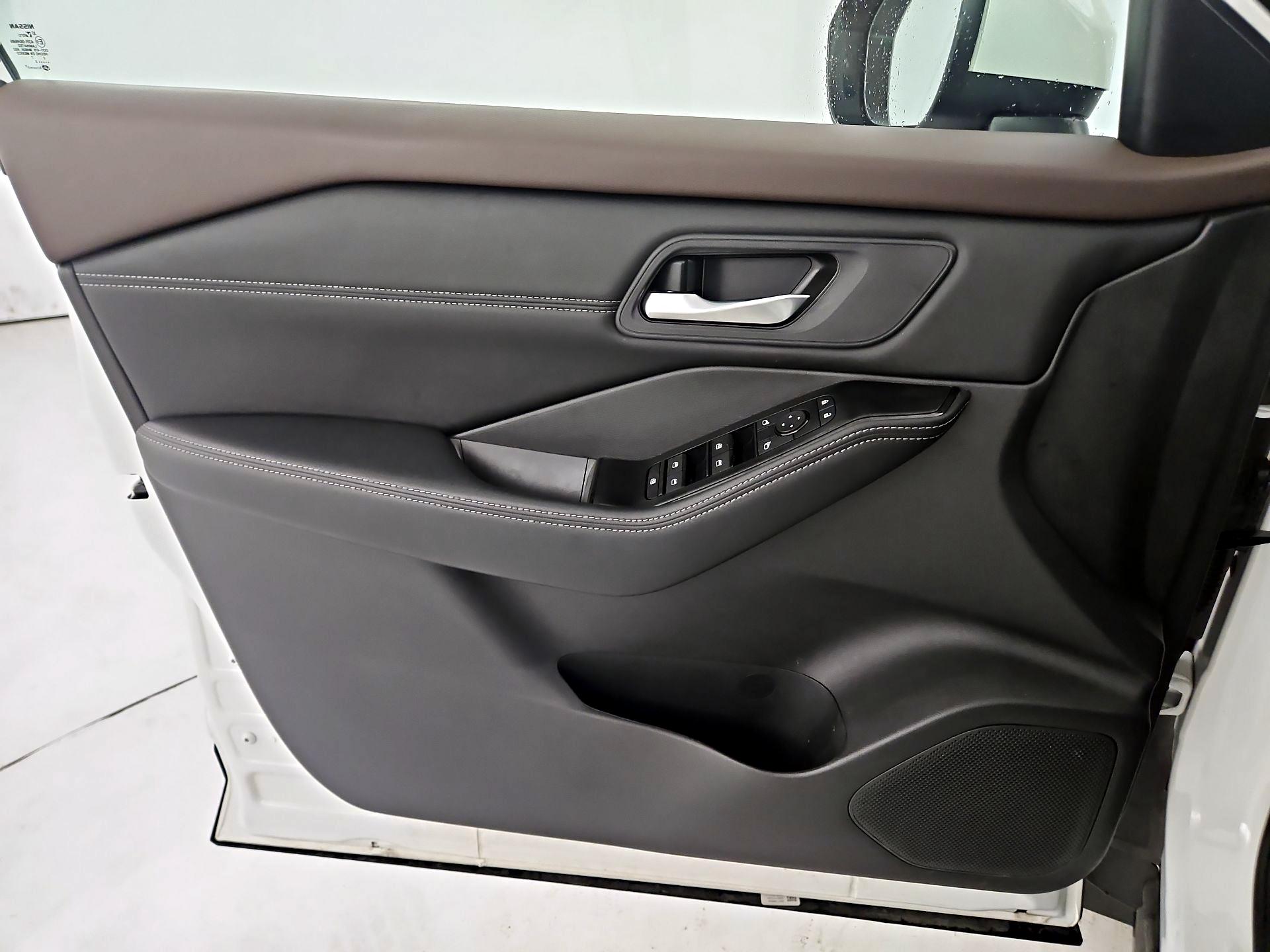 Thumbnail: 2023 Nissan Rogue - 12