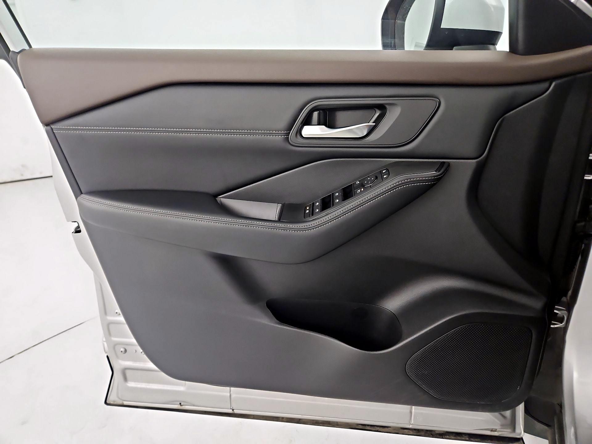 Thumbnail: 2023 Nissan Rogue - 12