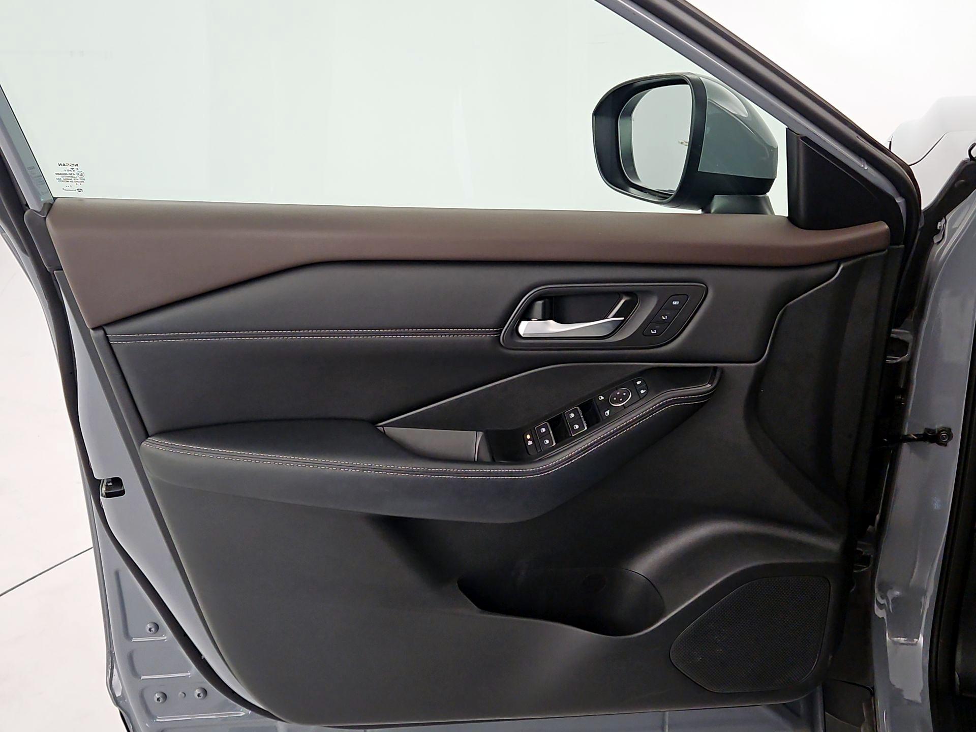 Thumbnail: 2023 Nissan Rogue - 12