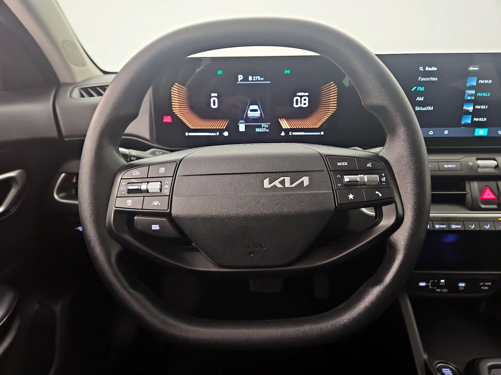 2025 Kia K4 LXS - Photo 11
