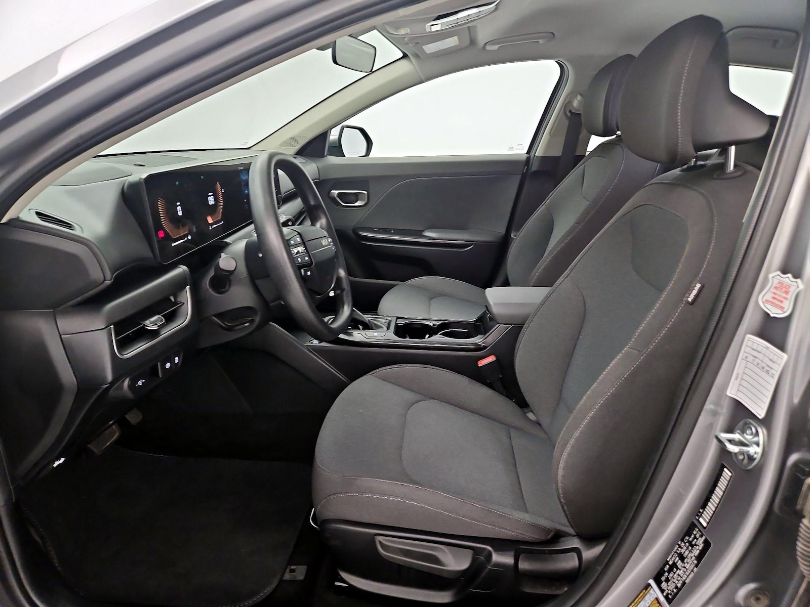 2025 Kia K4 LXS - Photo 12