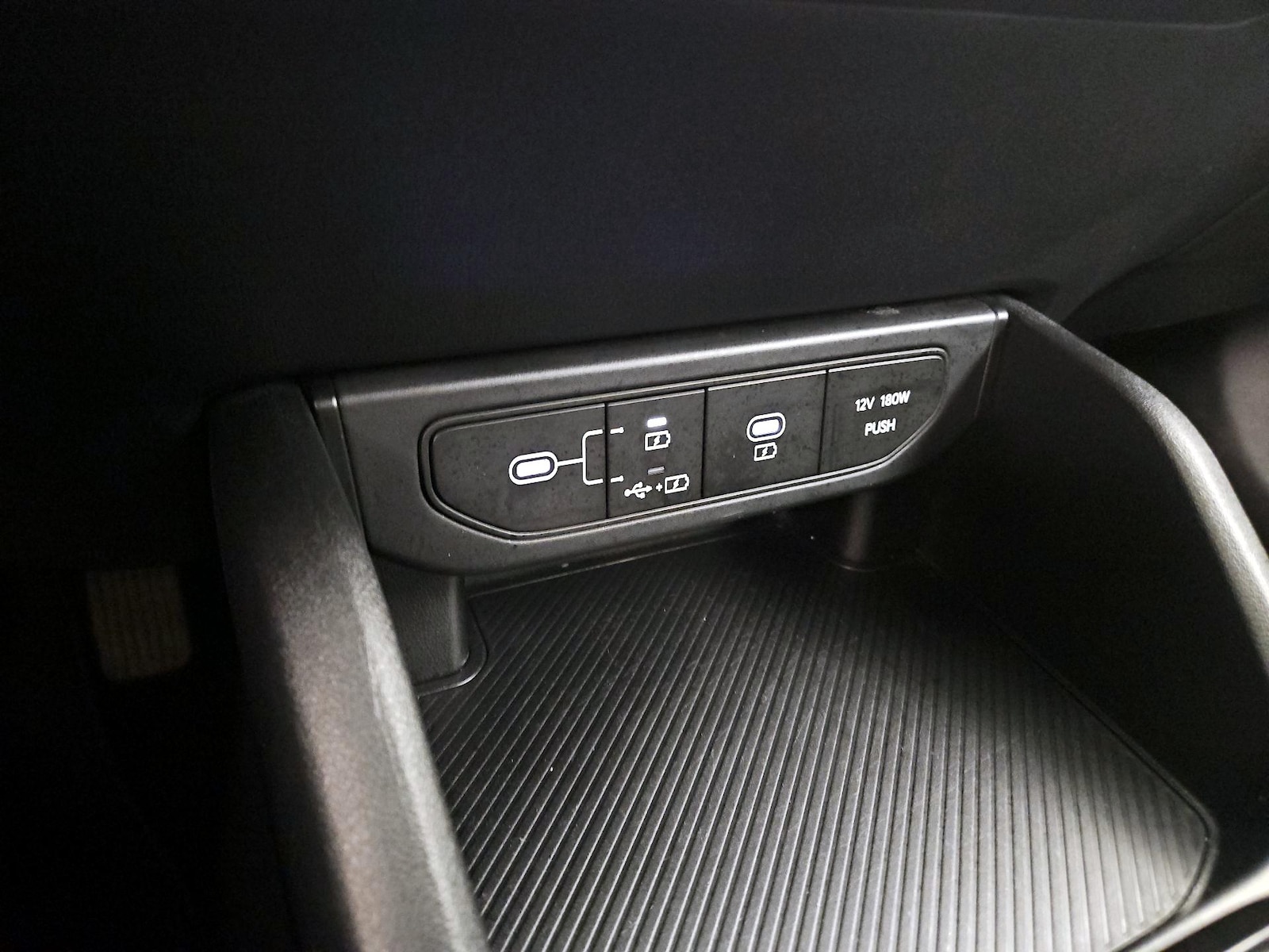 2025 Kia K4 LXS - Photo 19