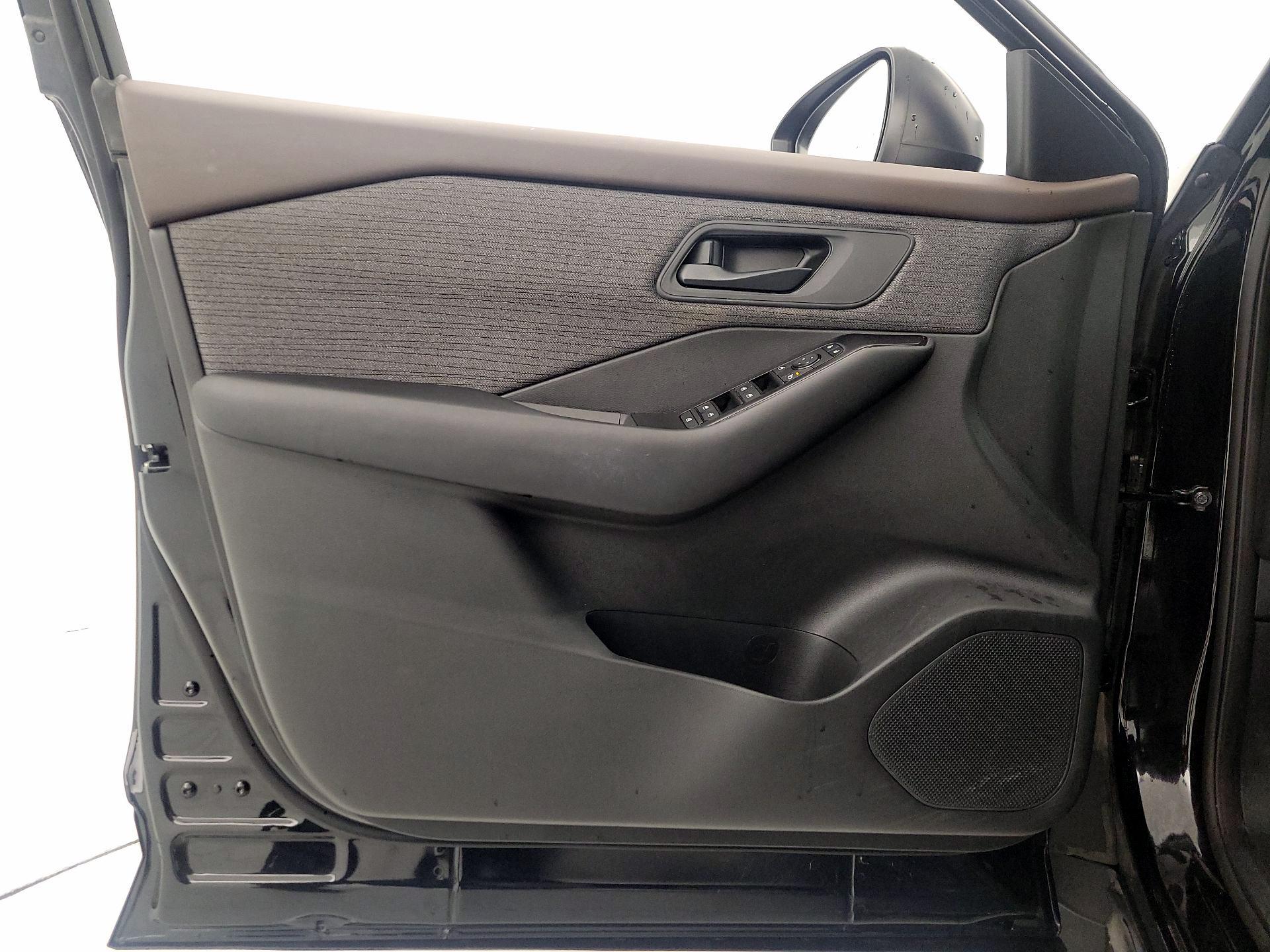 Thumbnail: 2023 Nissan Rogue - 12