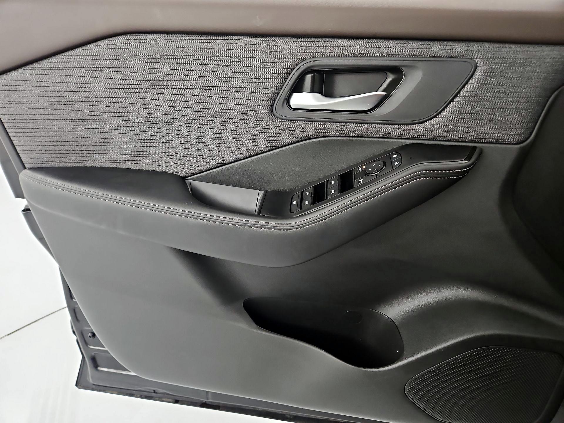 Thumbnail: 2023 Nissan Rogue - 12