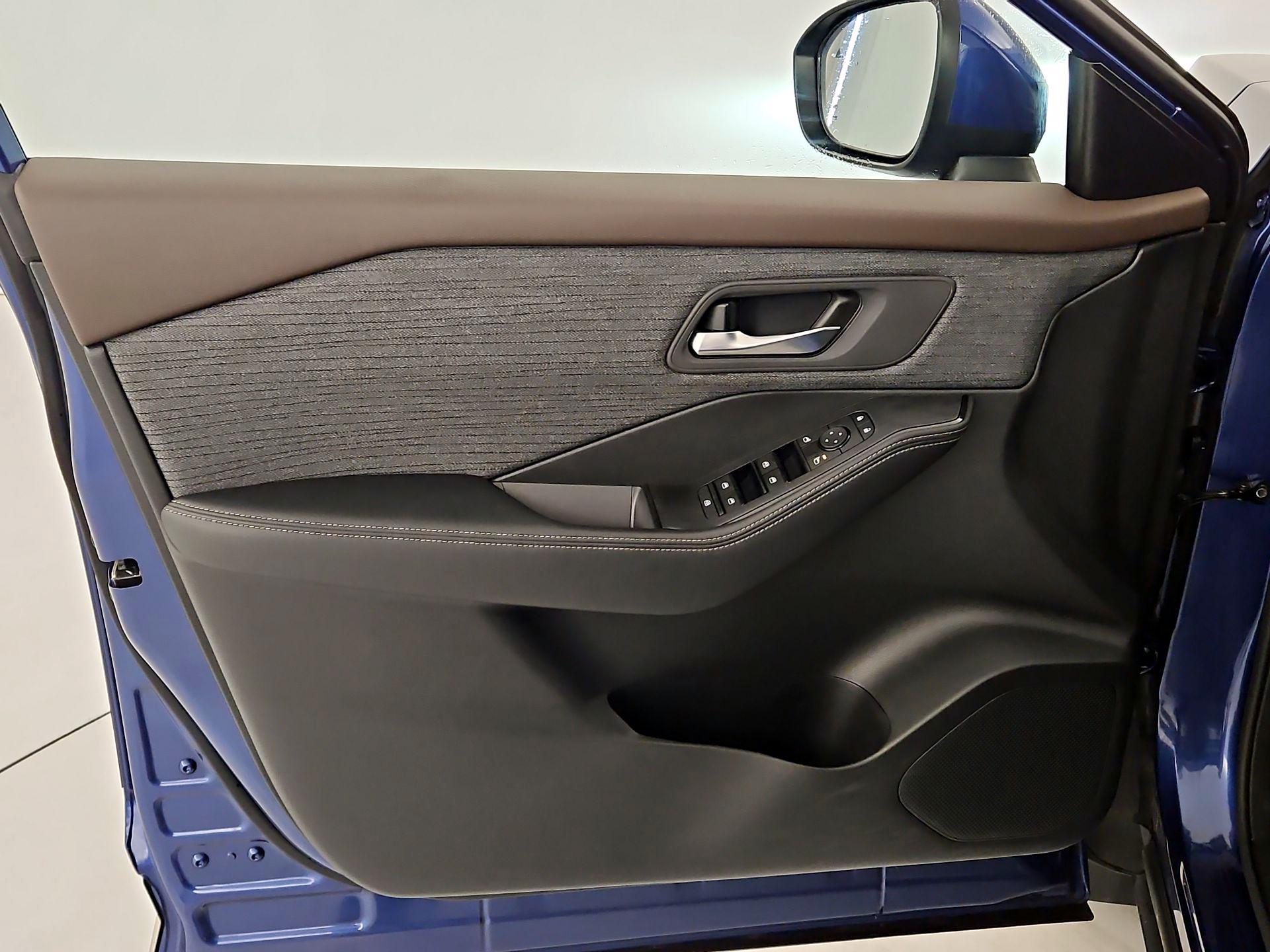 Thumbnail: 2023 Nissan Rogue - 12