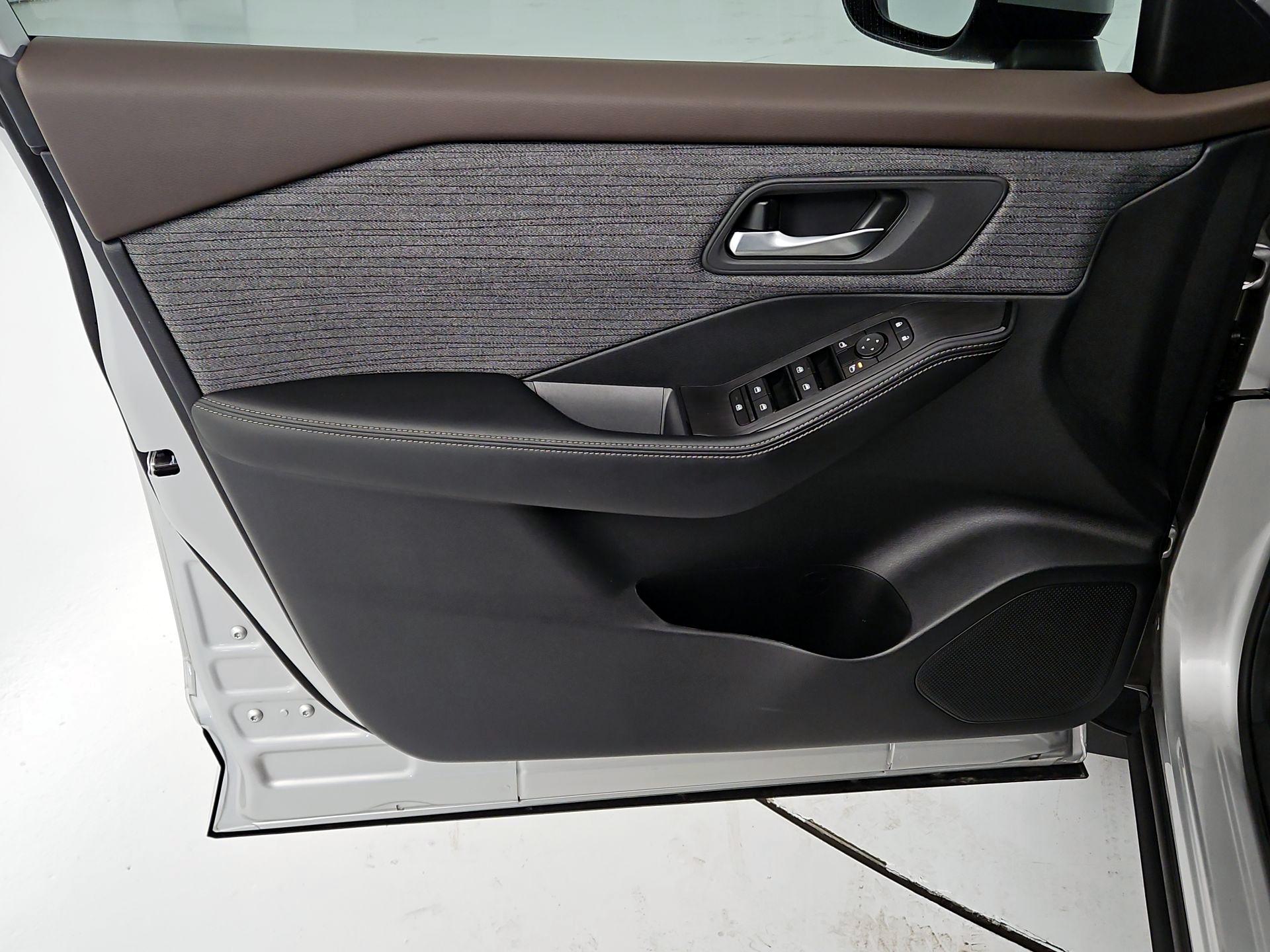 Thumbnail: 2023 Nissan Rogue - 12