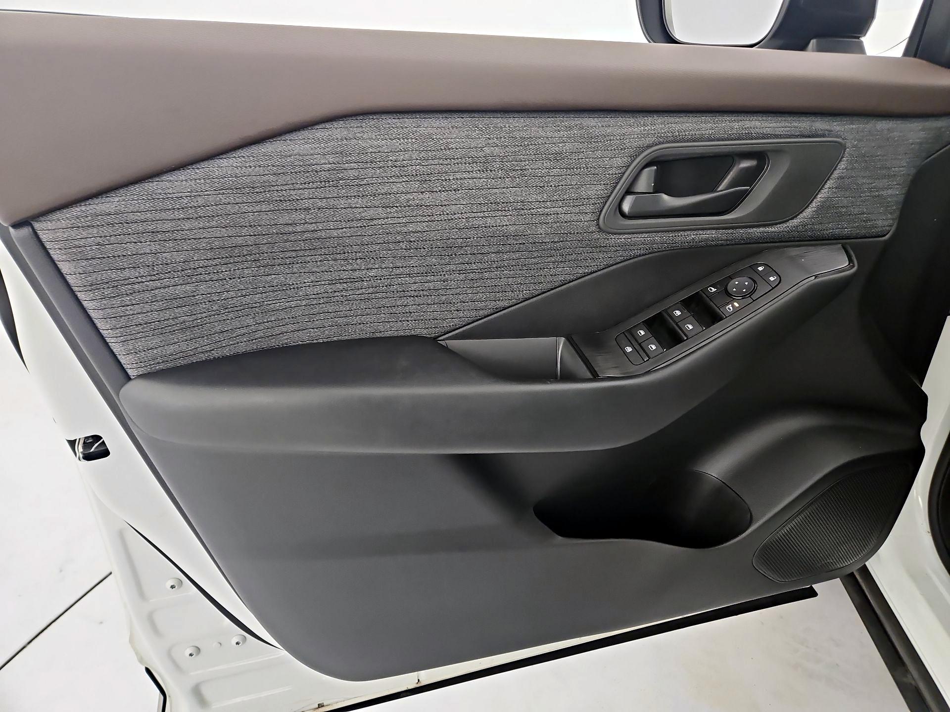 Thumbnail: 2023 Nissan Rogue - 12