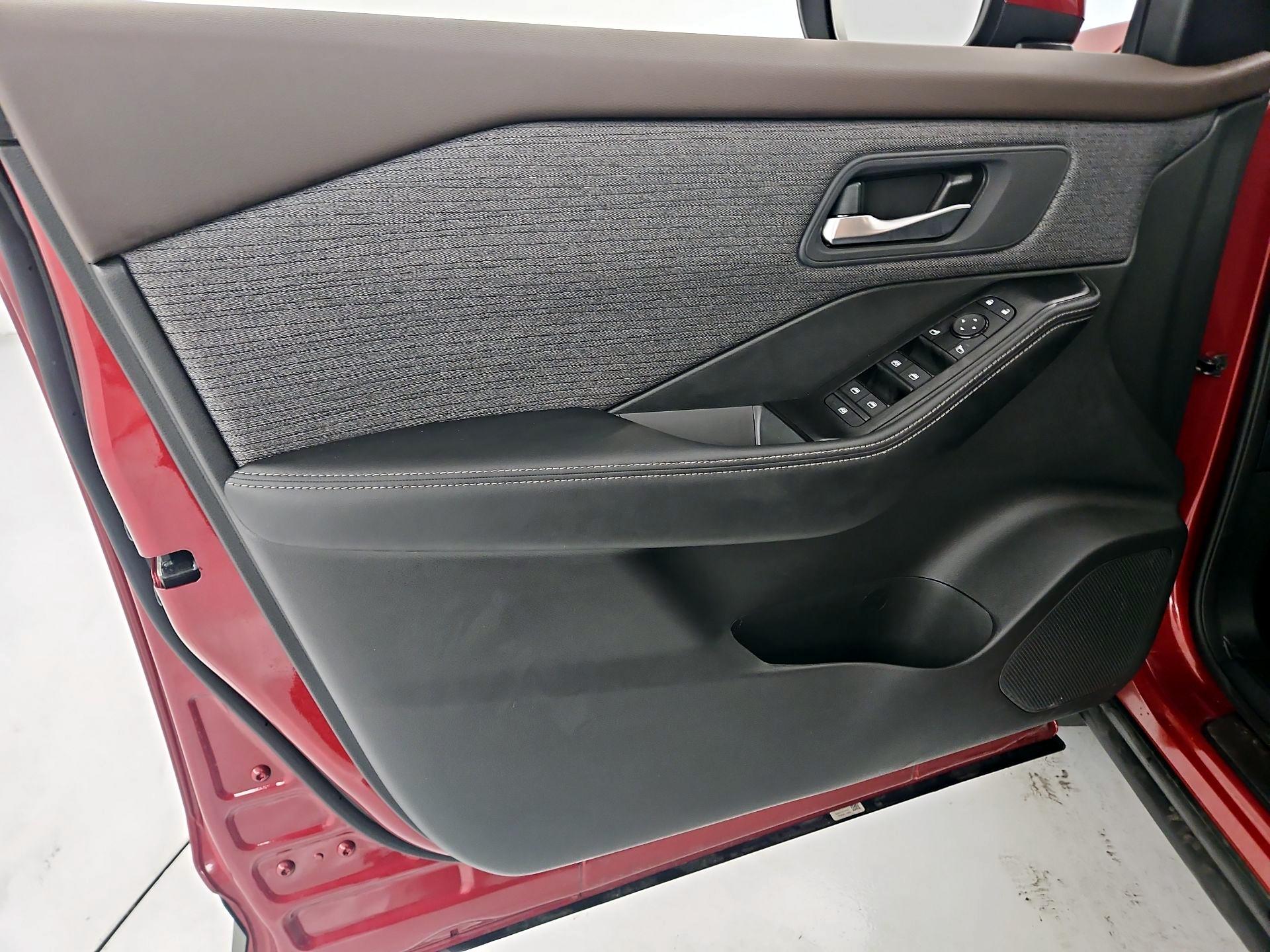 Thumbnail: 2023 Nissan Rogue - 12