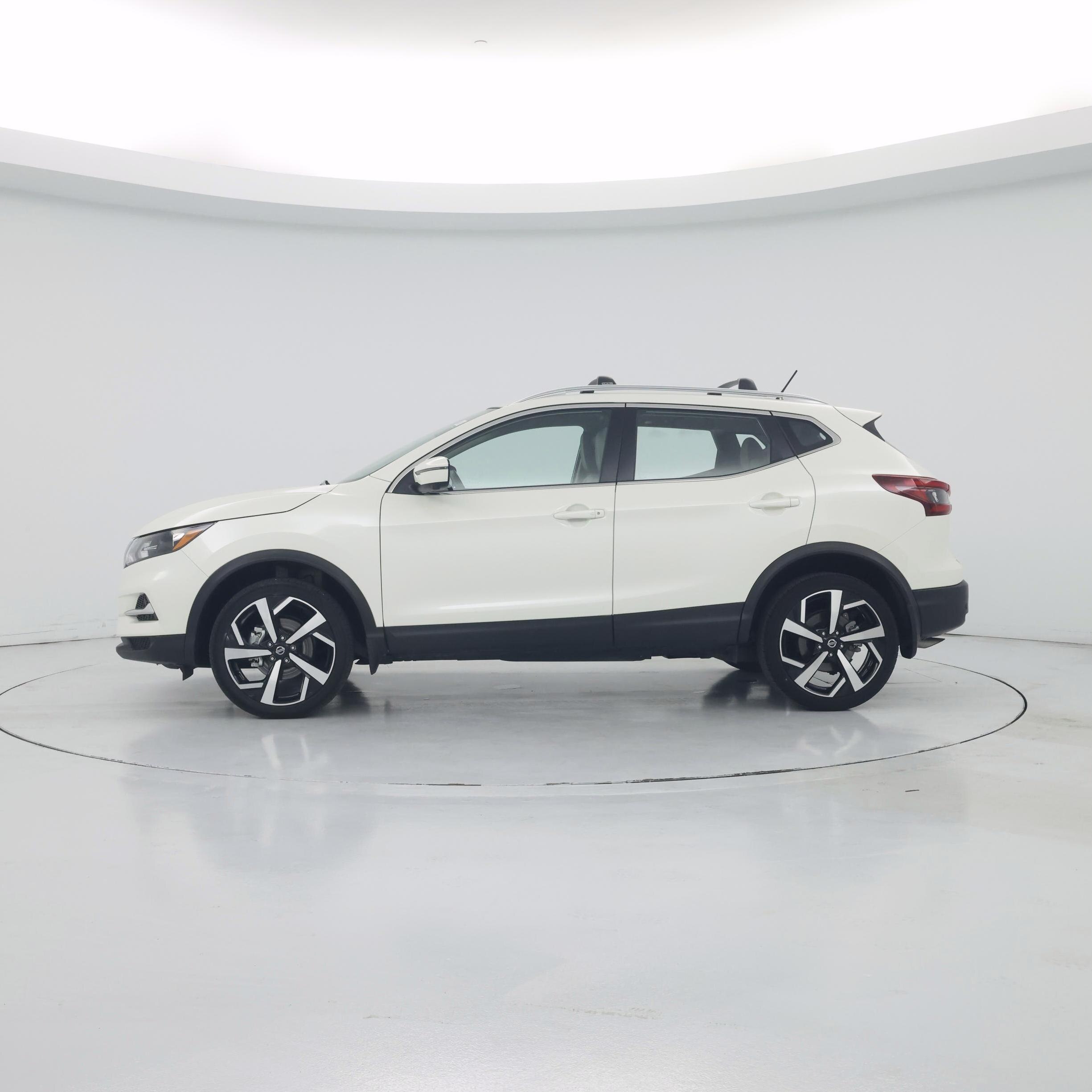 Thumbnail: 2022 Nissan Rogue Sport - 3