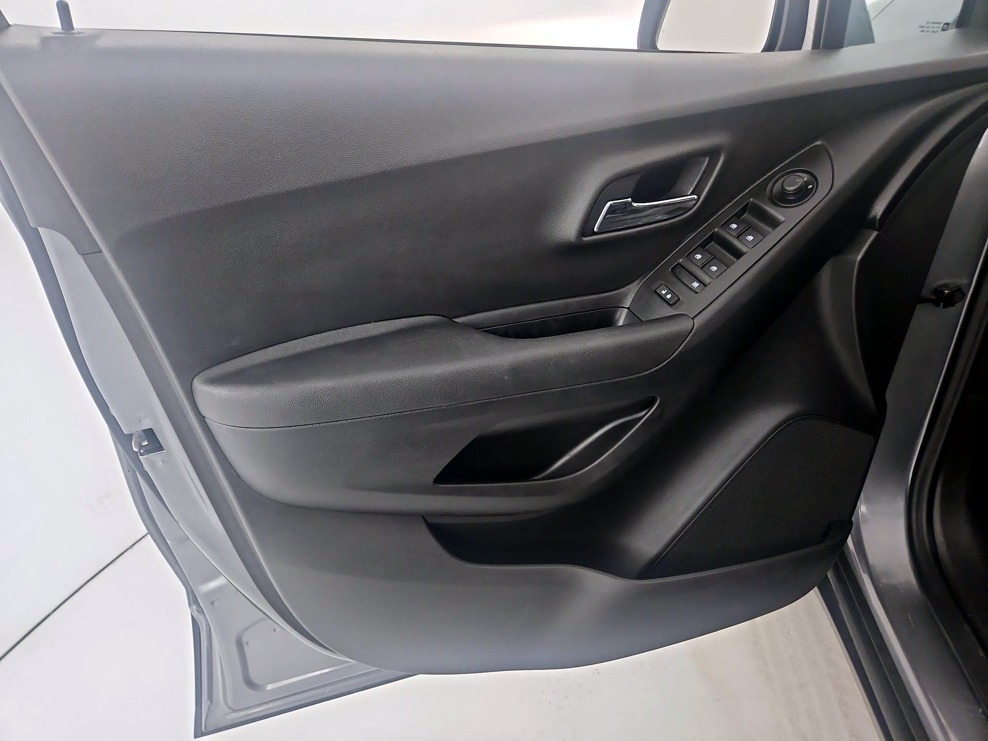 Thumbnail: 2020 Chevrolet Trax - 12