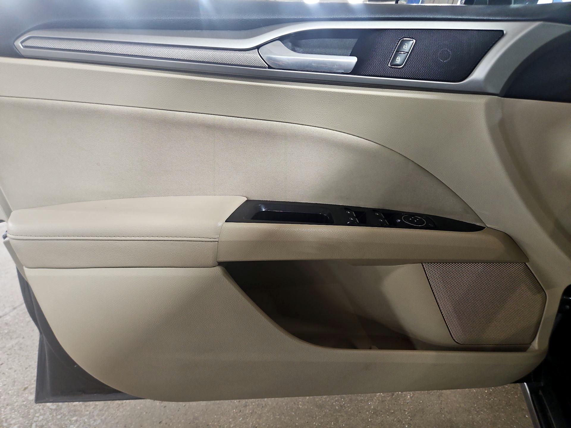 Thumbnail: 2015 Ford Fusion - 12