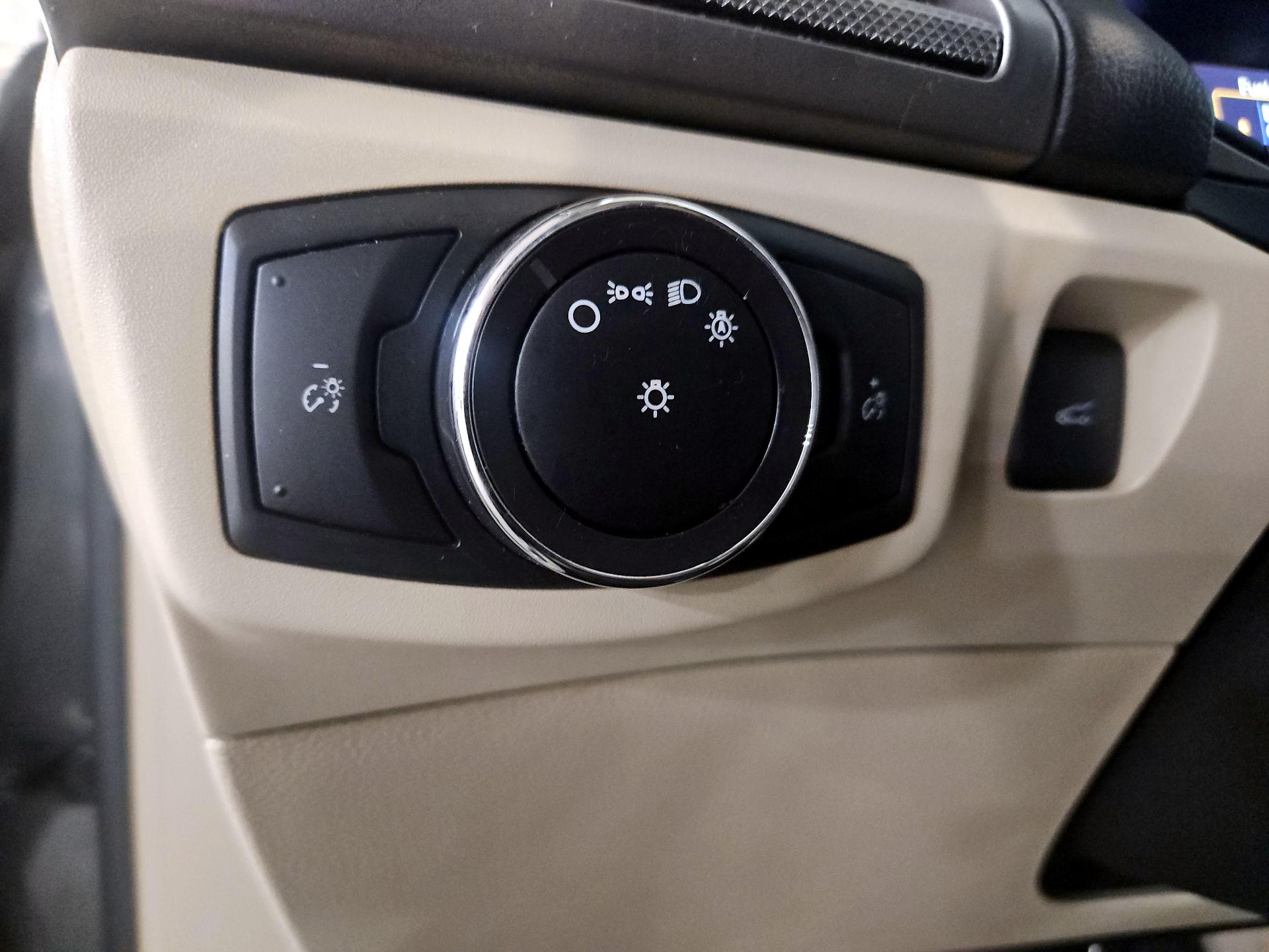 Thumbnail: 2015 Ford Fusion - 13