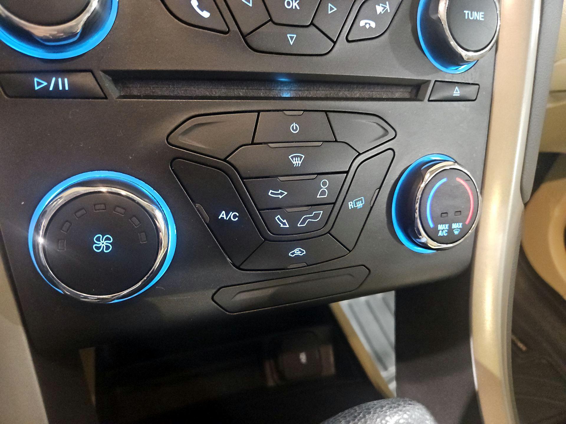 Thumbnail: 2015 Ford Fusion - 16