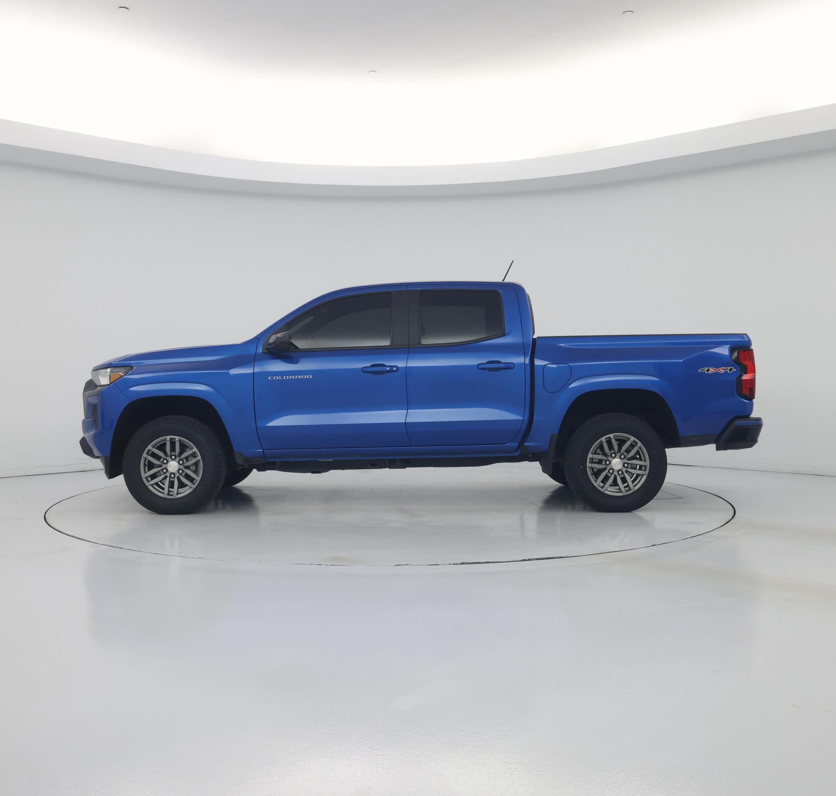 Thumbnail: 2023 Chevrolet Colorado - 3
