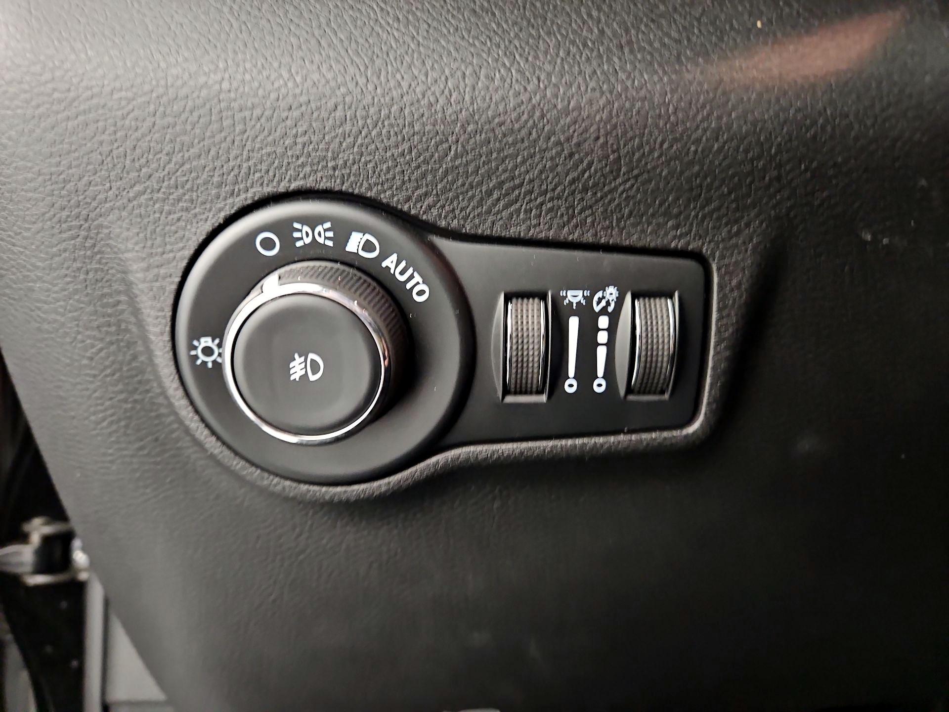 Thumbnail: 2022 Jeep Compass - 13