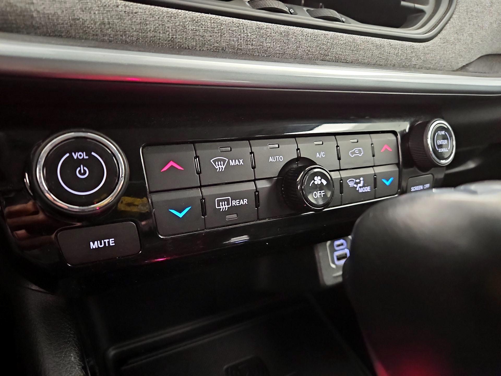 Thumbnail: 2022 Jeep Compass - 16