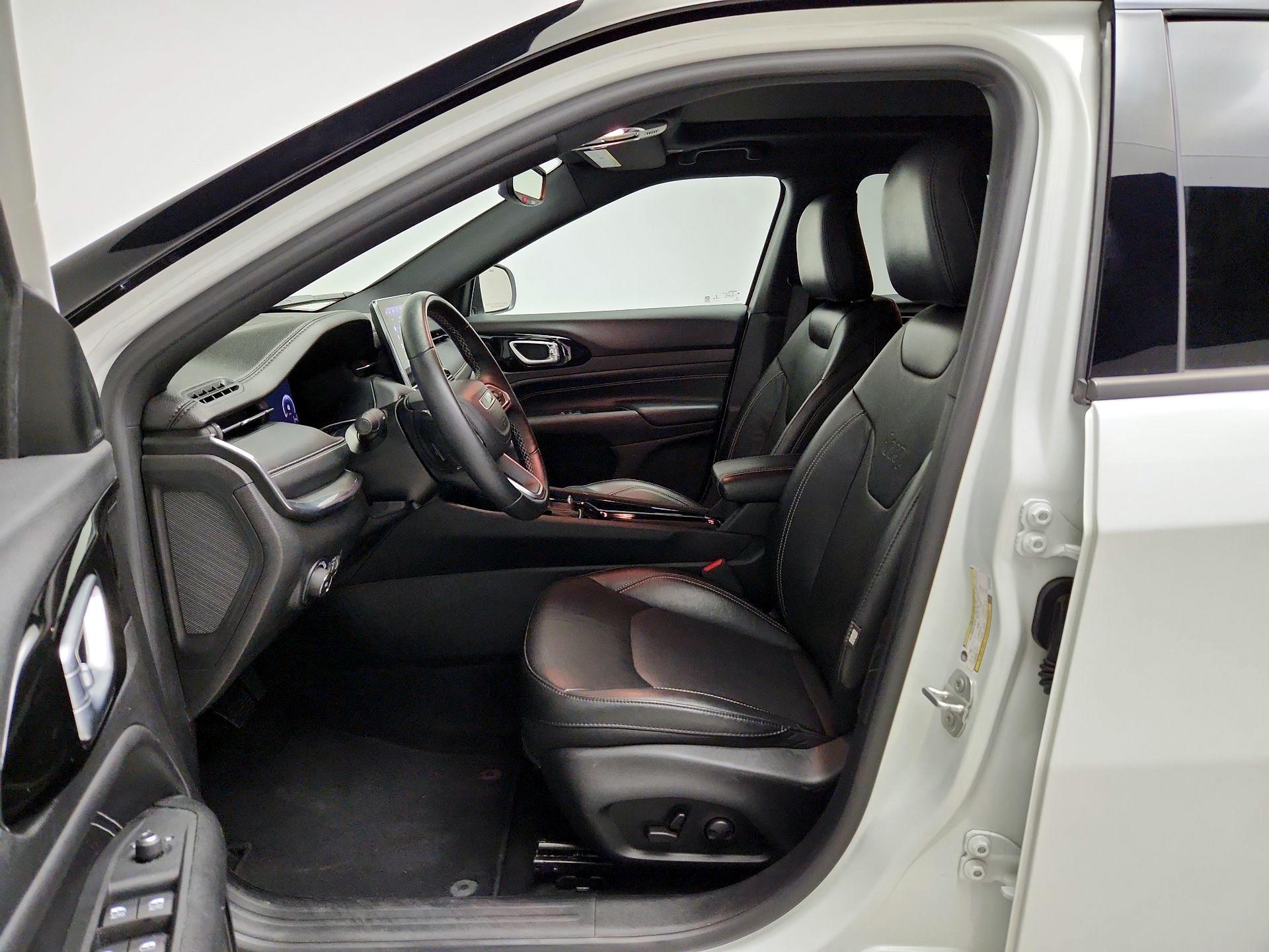 Thumbnail: 2022 Jeep Compass - 11