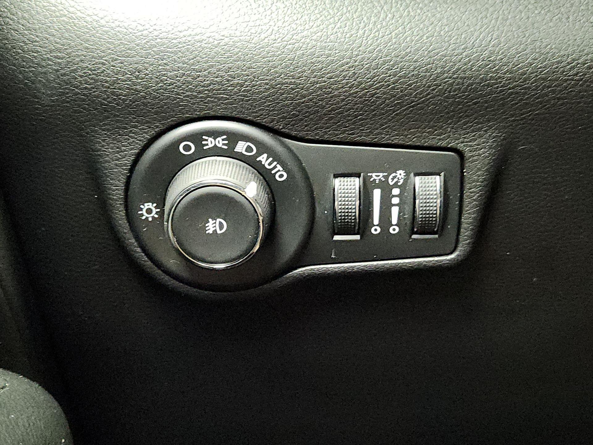 Thumbnail: 2022 Jeep Compass - 13