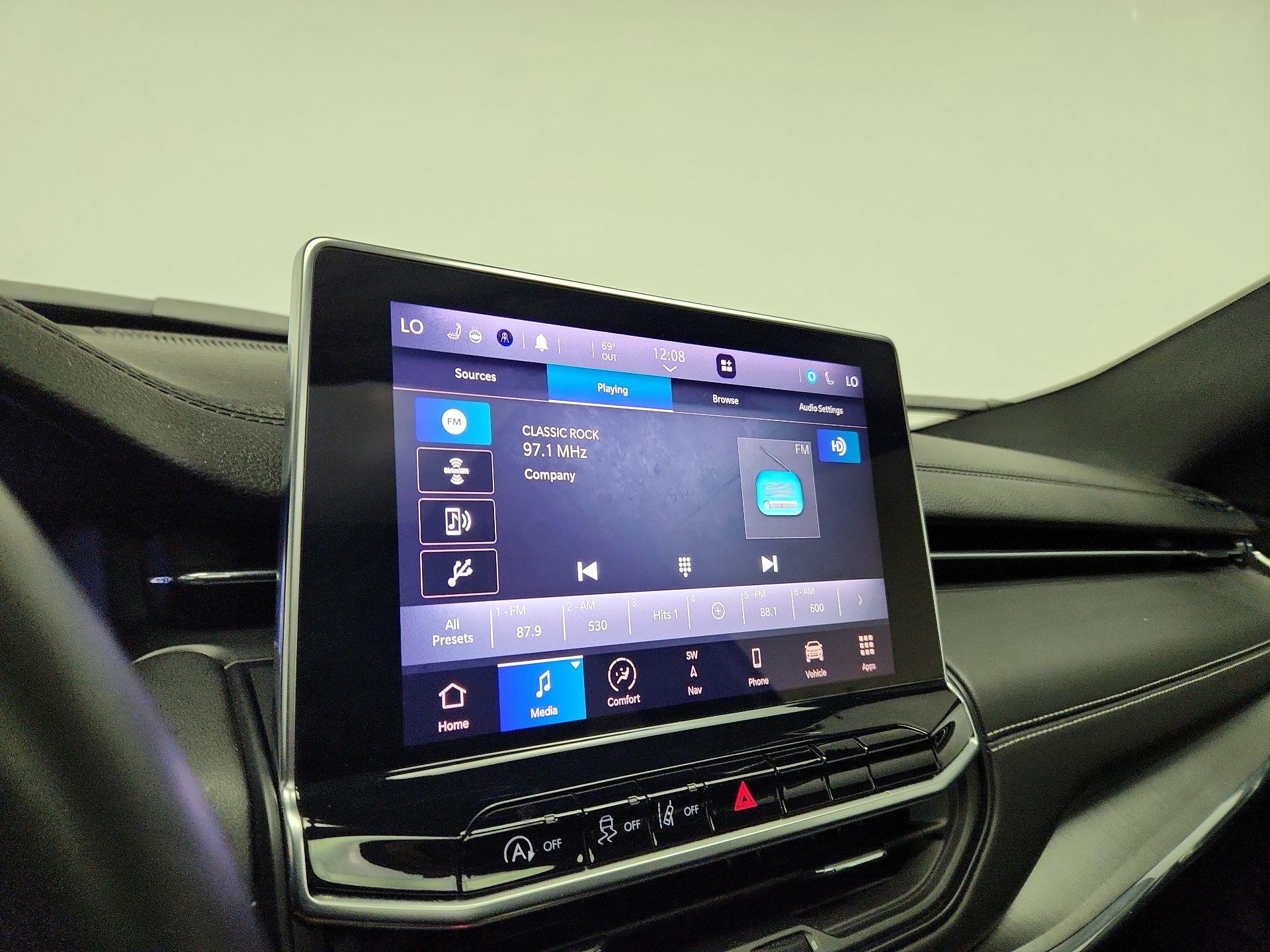 Thumbnail: 2022 Jeep Compass - 16