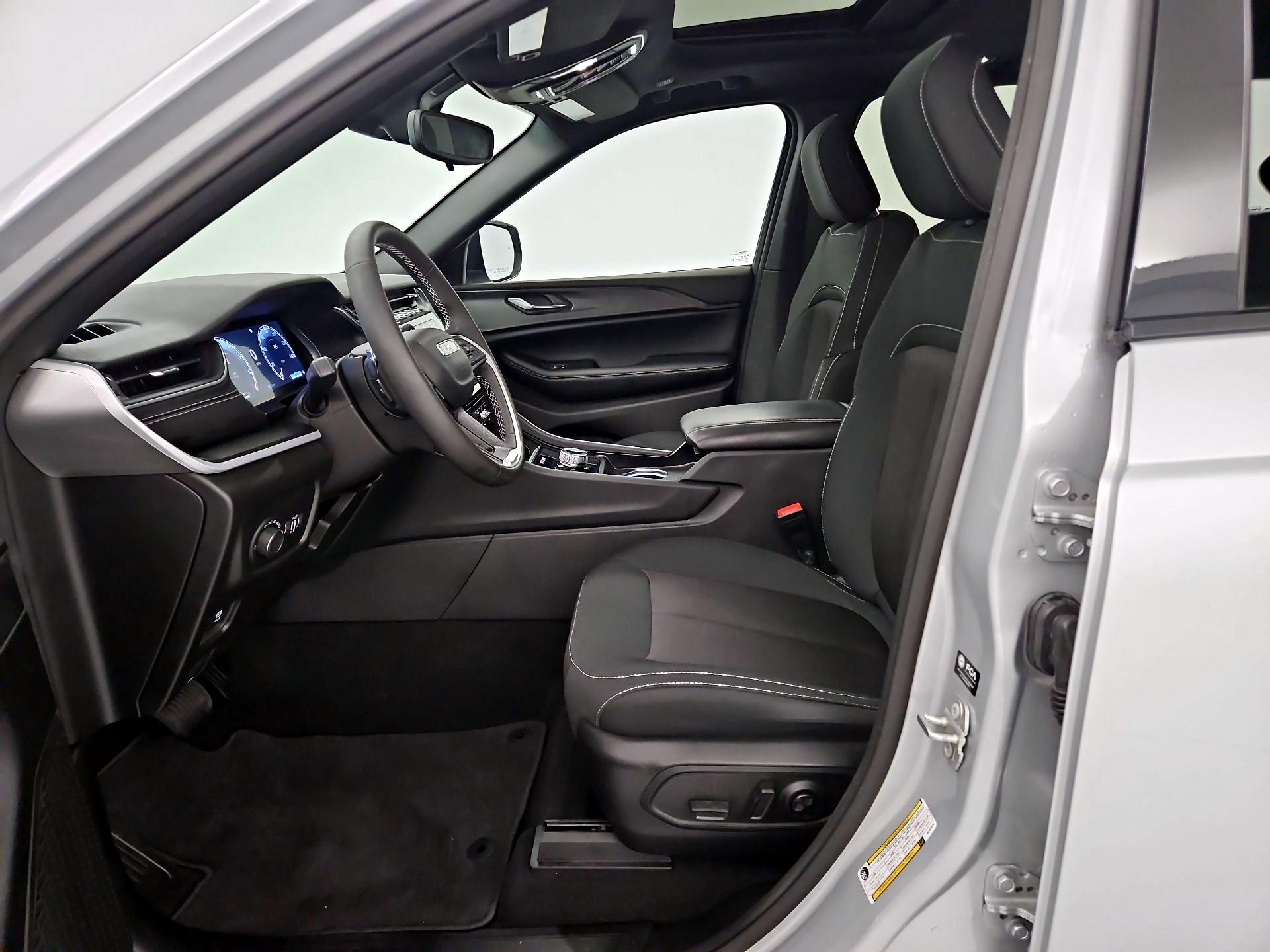 Thumbnail: 2024 Jeep Grand Cherokee - 11