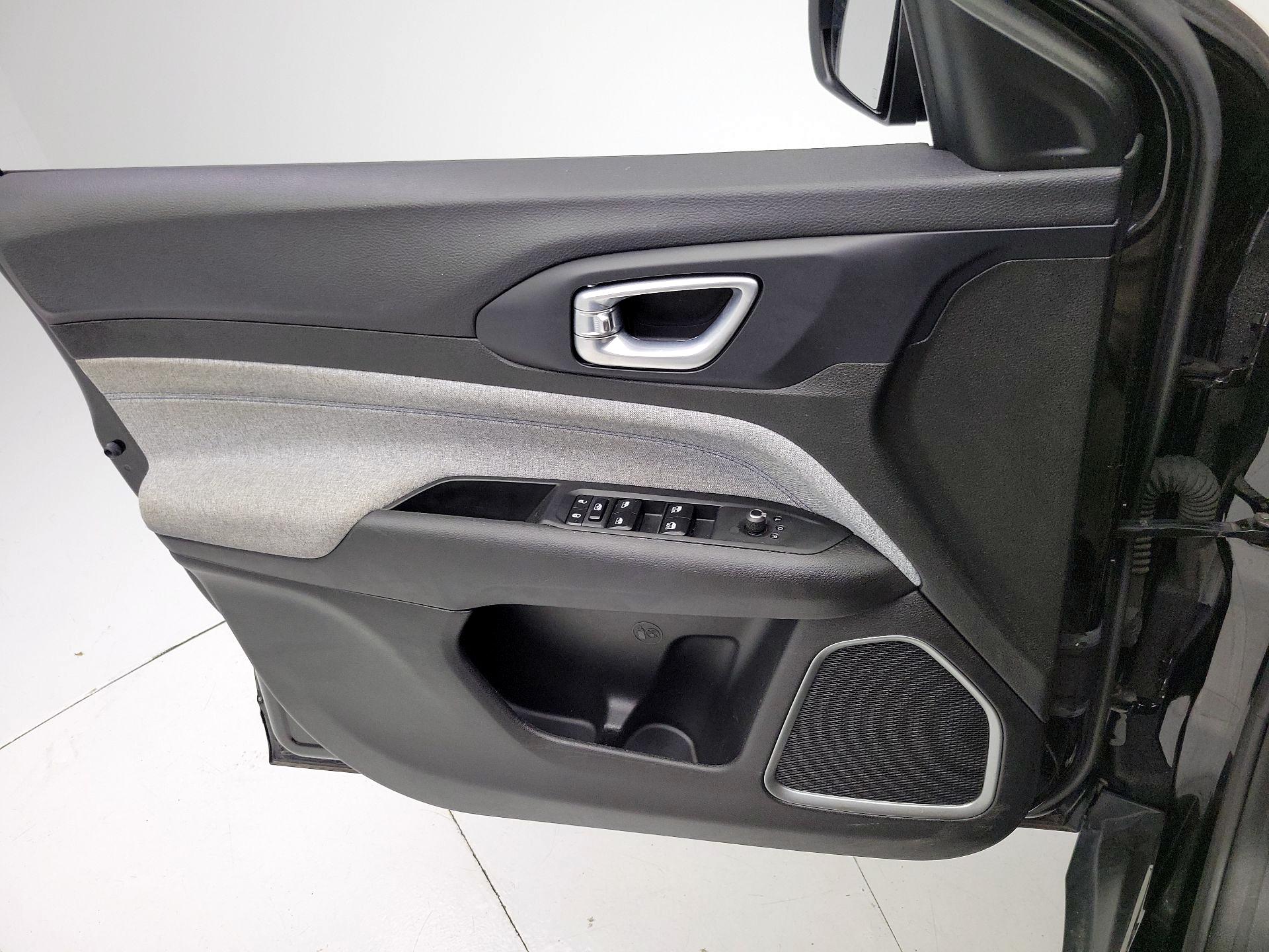 Thumbnail: 2023 Jeep Compass - 12