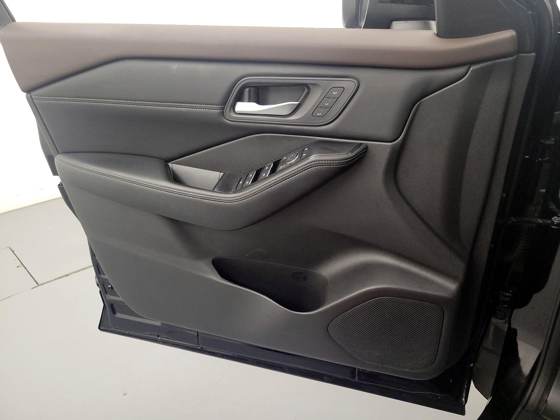 Thumbnail: 2023 Nissan Rogue - 12