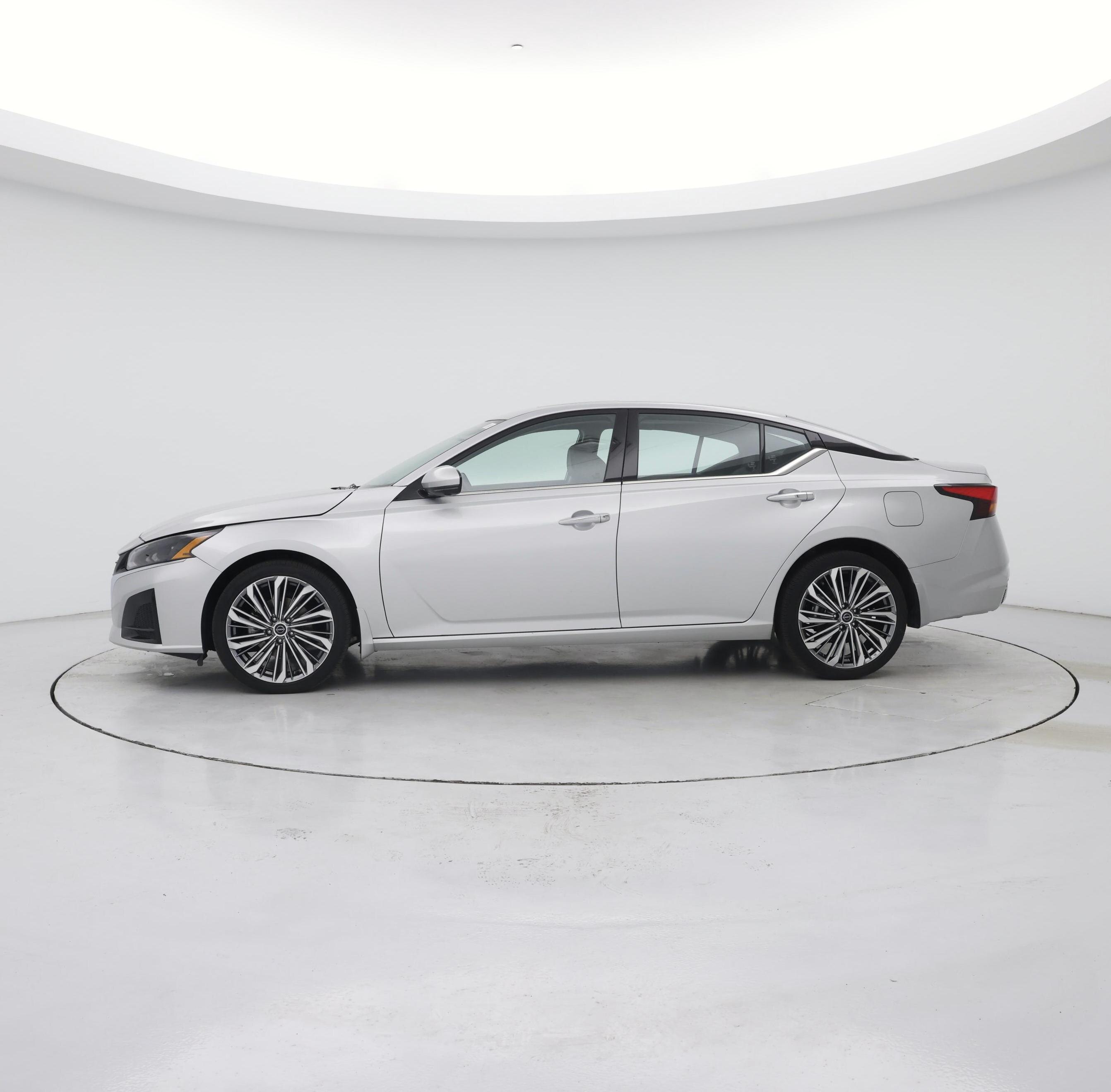 Thumbnail: 2023 Nissan Altima - 3