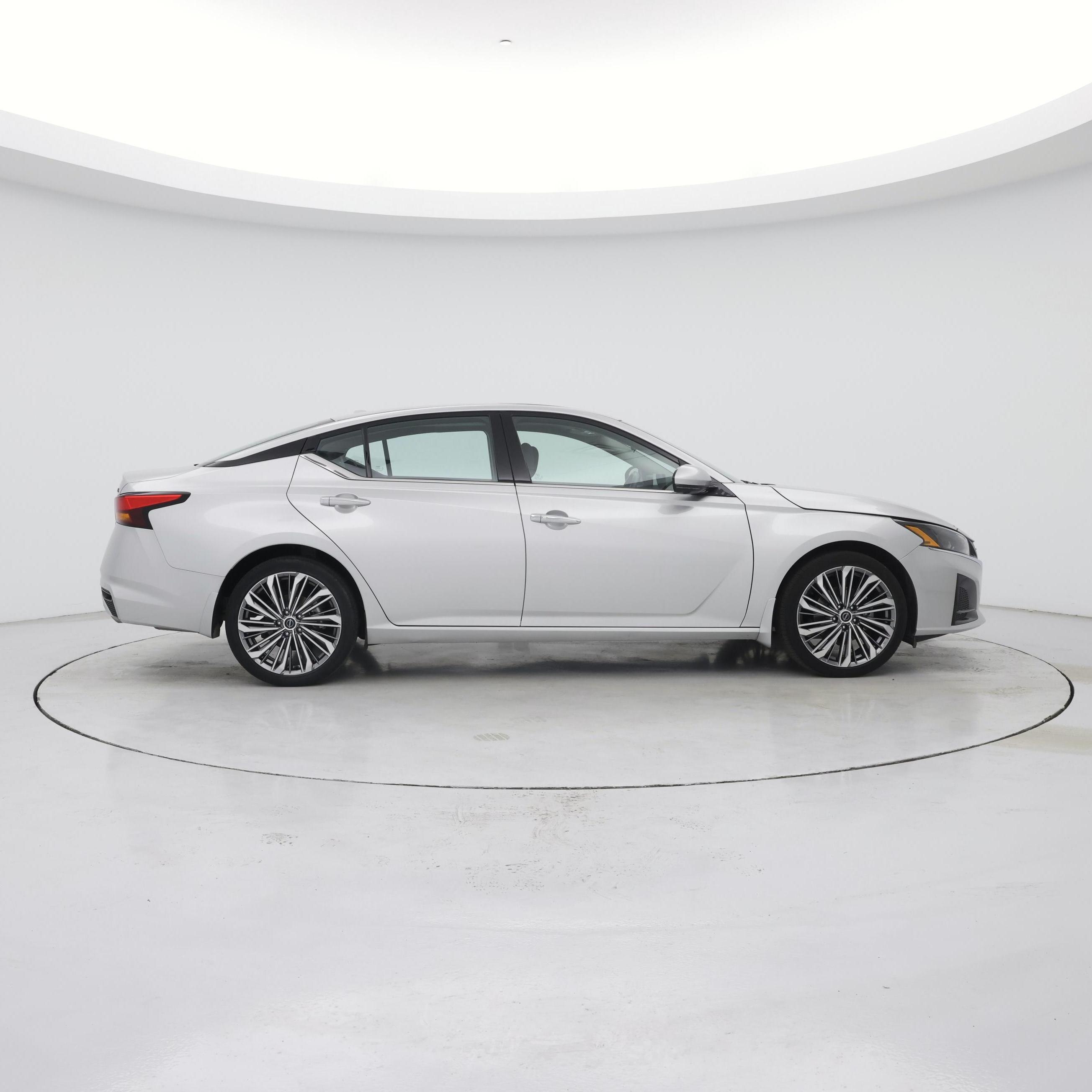 Thumbnail: 2023 Nissan Altima - 7
