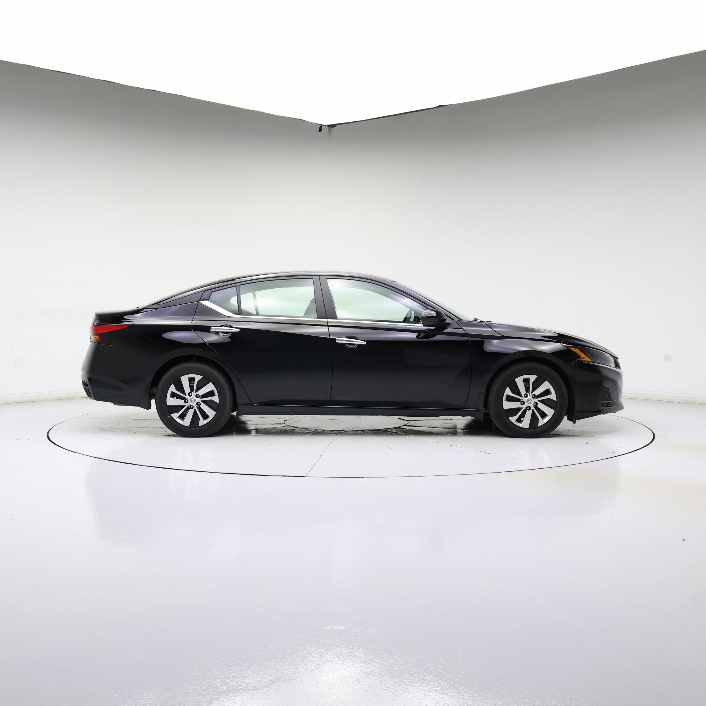 Thumbnail: 2023 Nissan Altima - 7