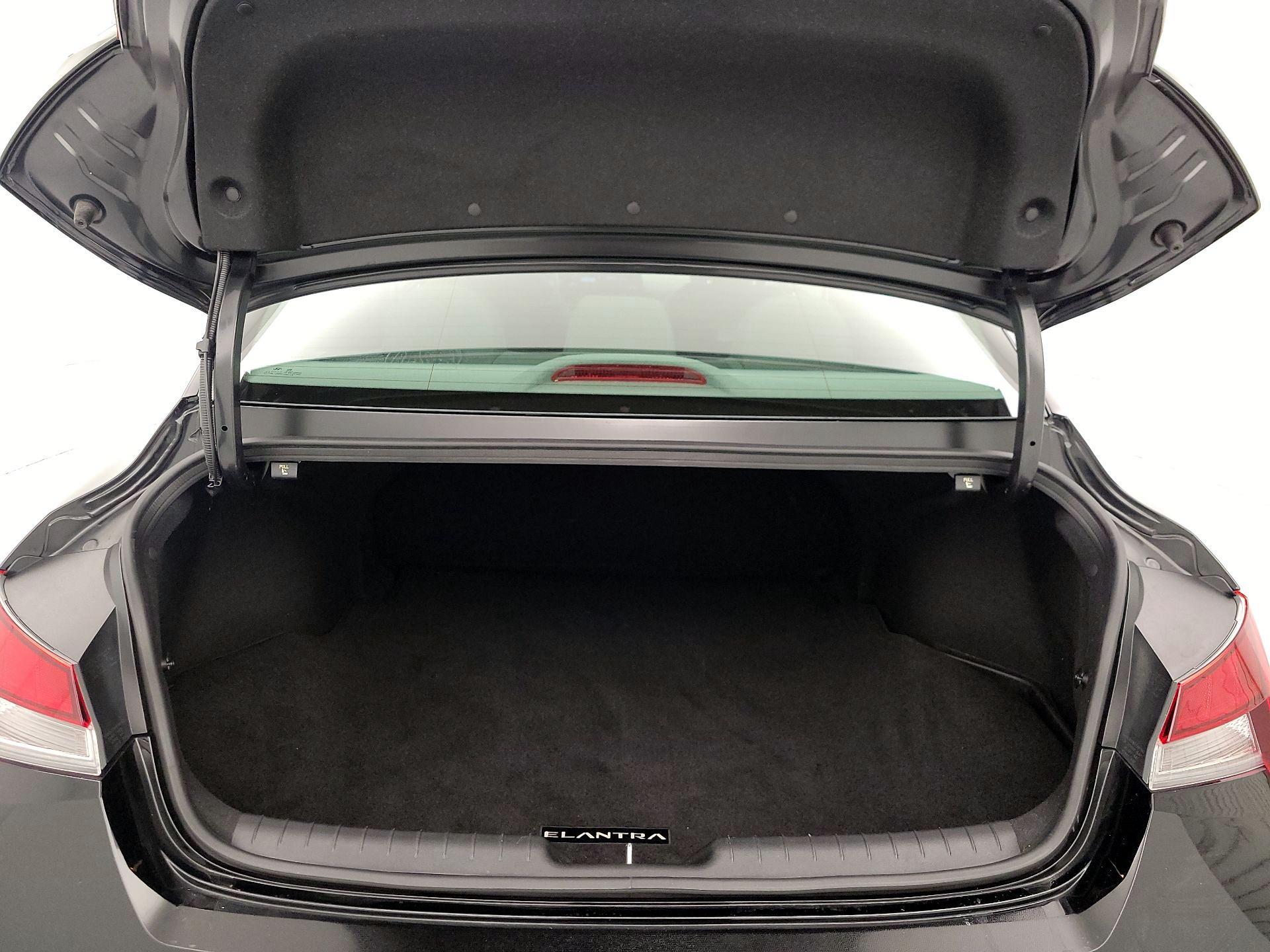 Thumbnail: 2025 Hyundai Elantra - 20