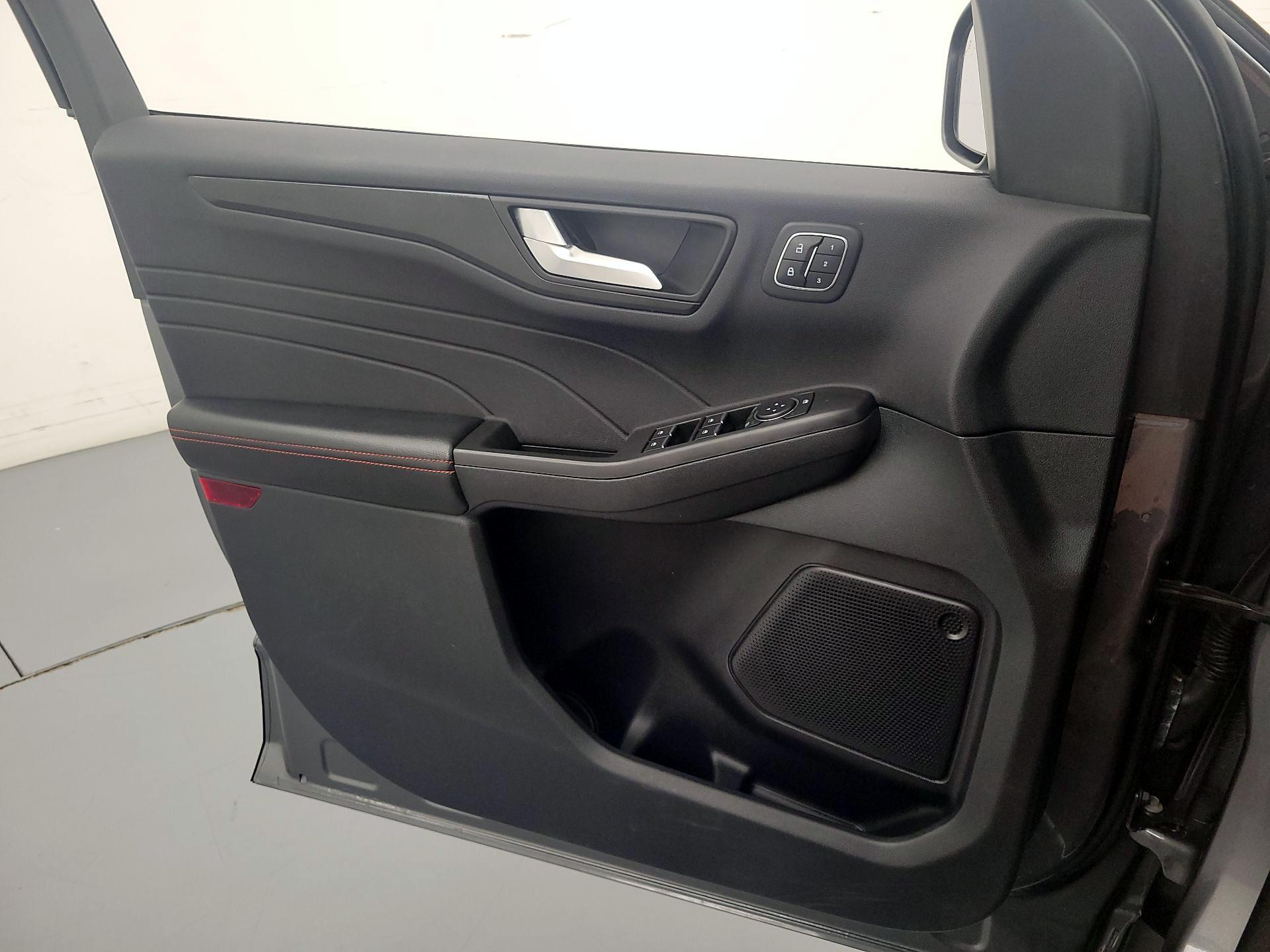 Thumbnail: 2022 Ford Escape - 12