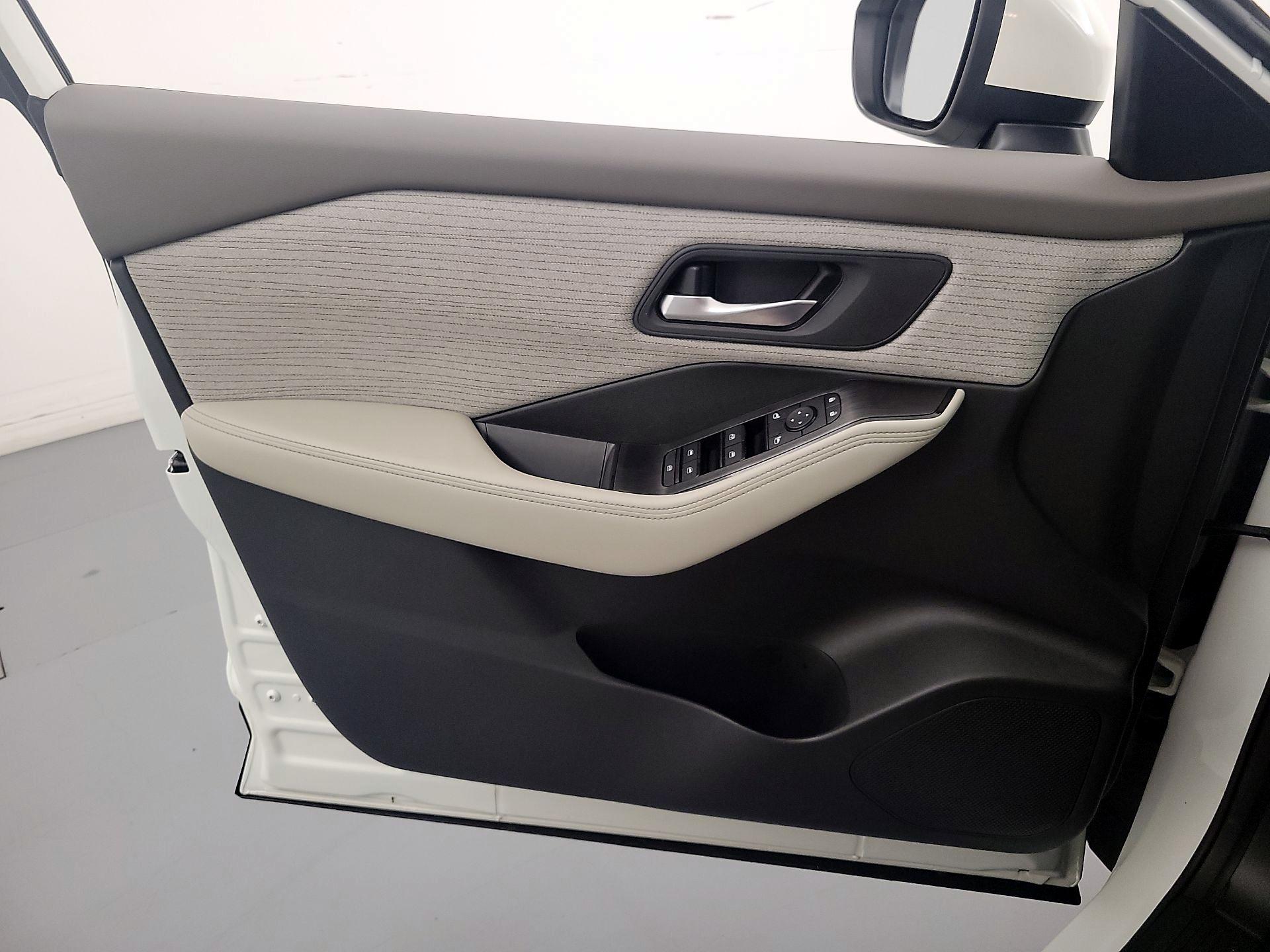 Thumbnail: 2022 Nissan Rogue - 12