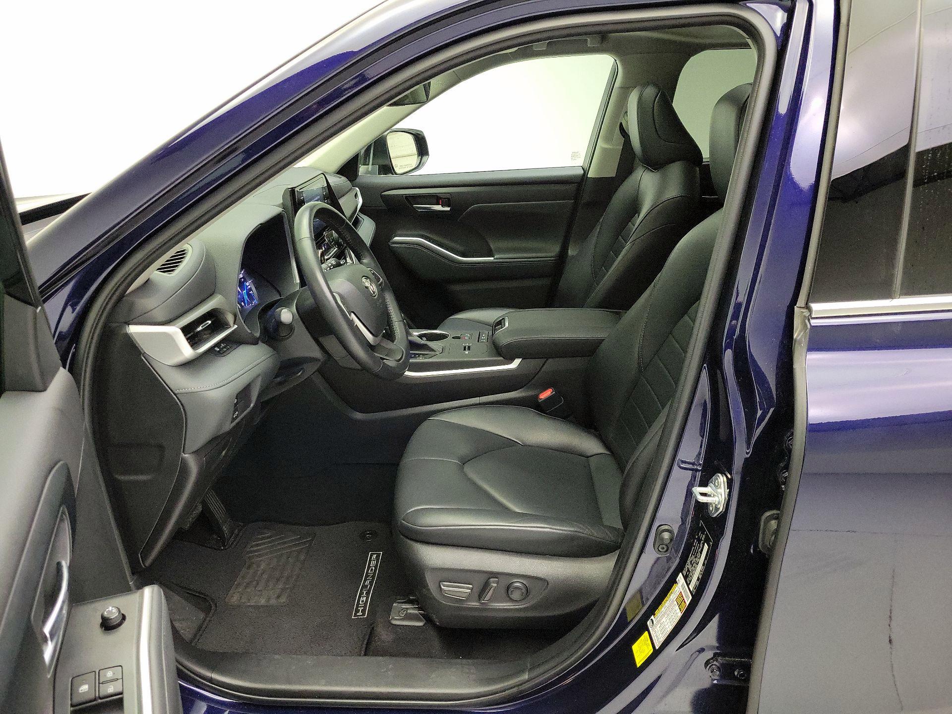 Thumbnail: 2022 Toyota Highlander - 11