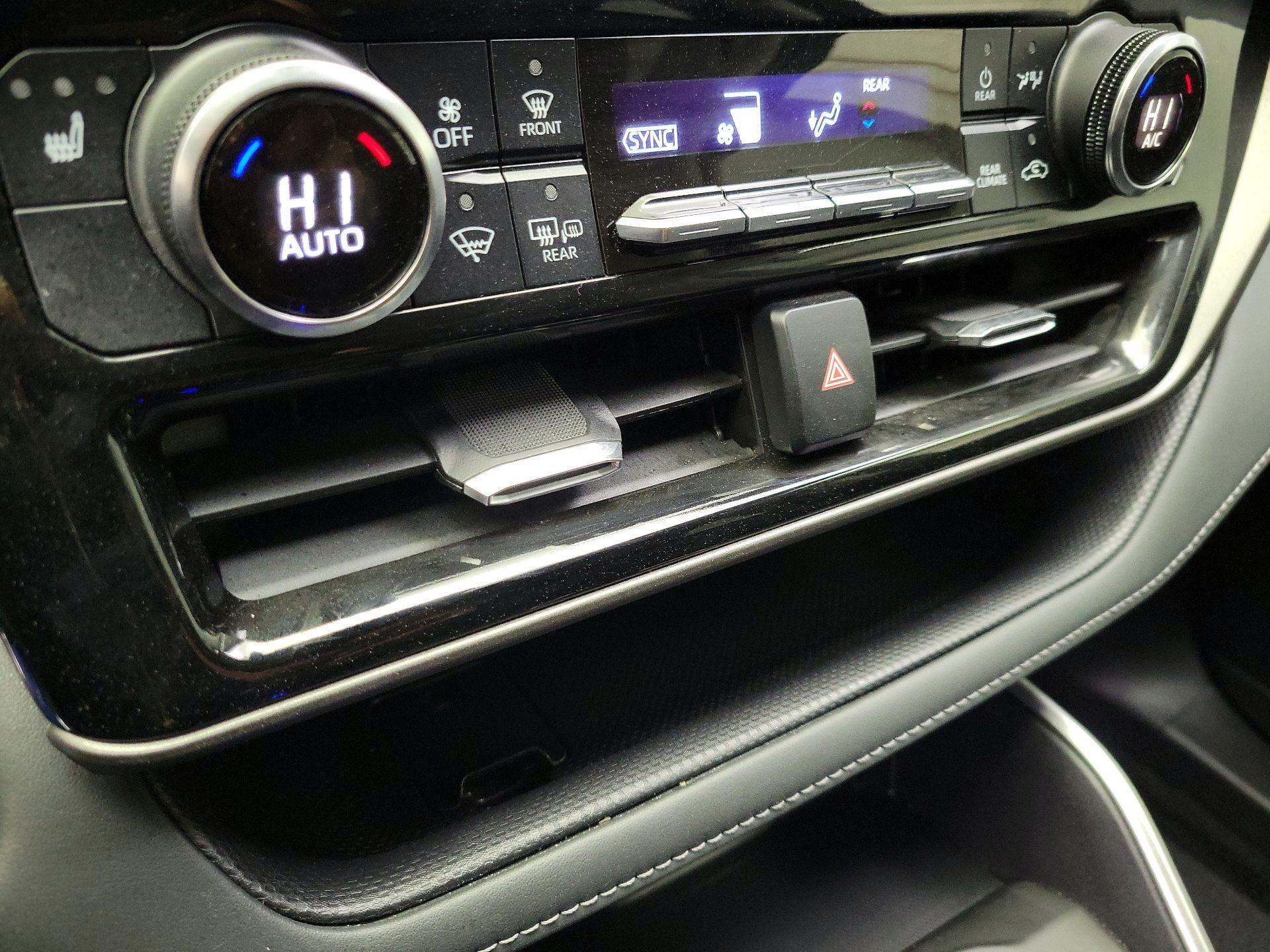 Thumbnail: 2022 Toyota Highlander - 16