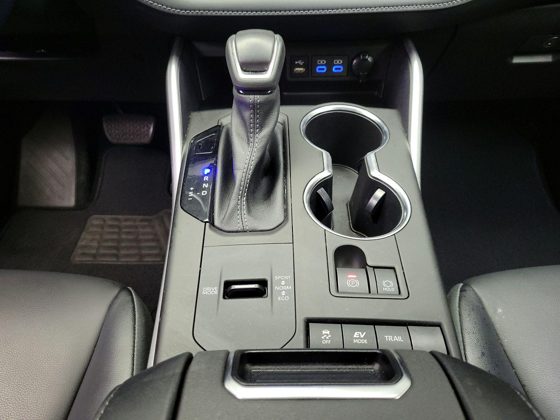 Thumbnail: 2022 Toyota Highlander - 17