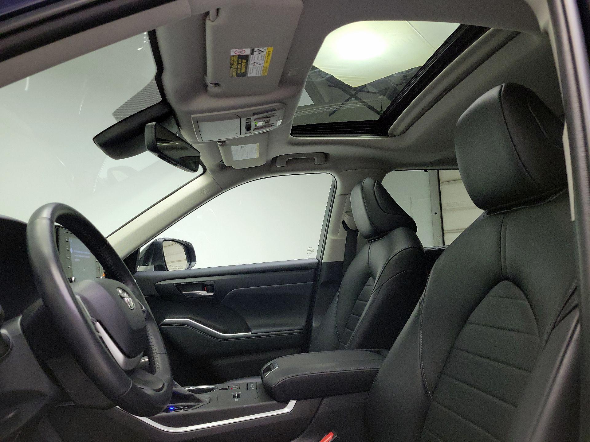 Thumbnail: 2022 Toyota Highlander - 19