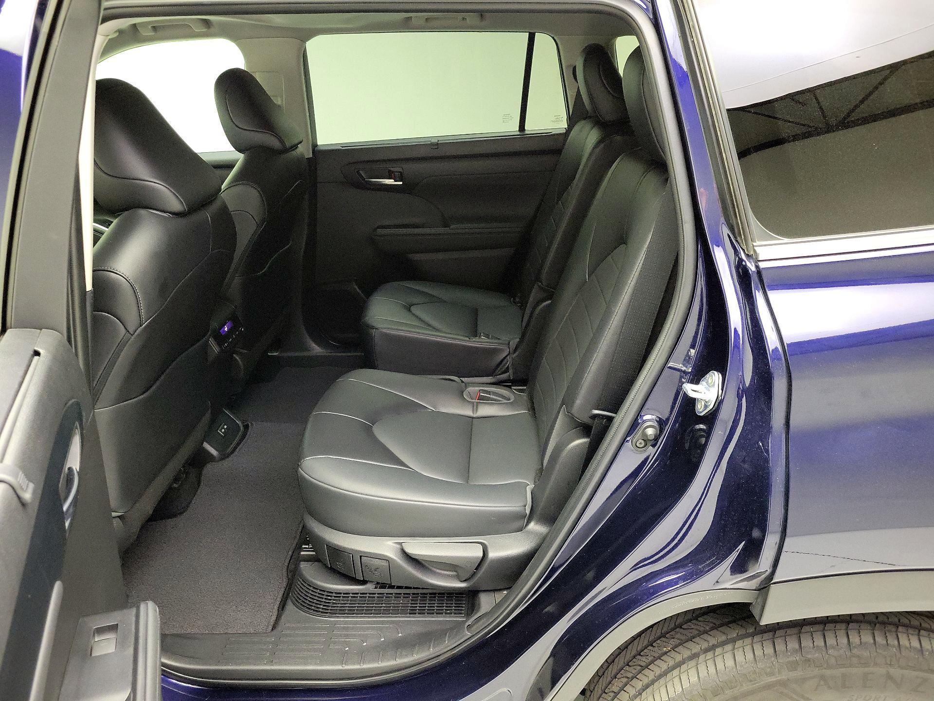 Thumbnail: 2022 Toyota Highlander - 20