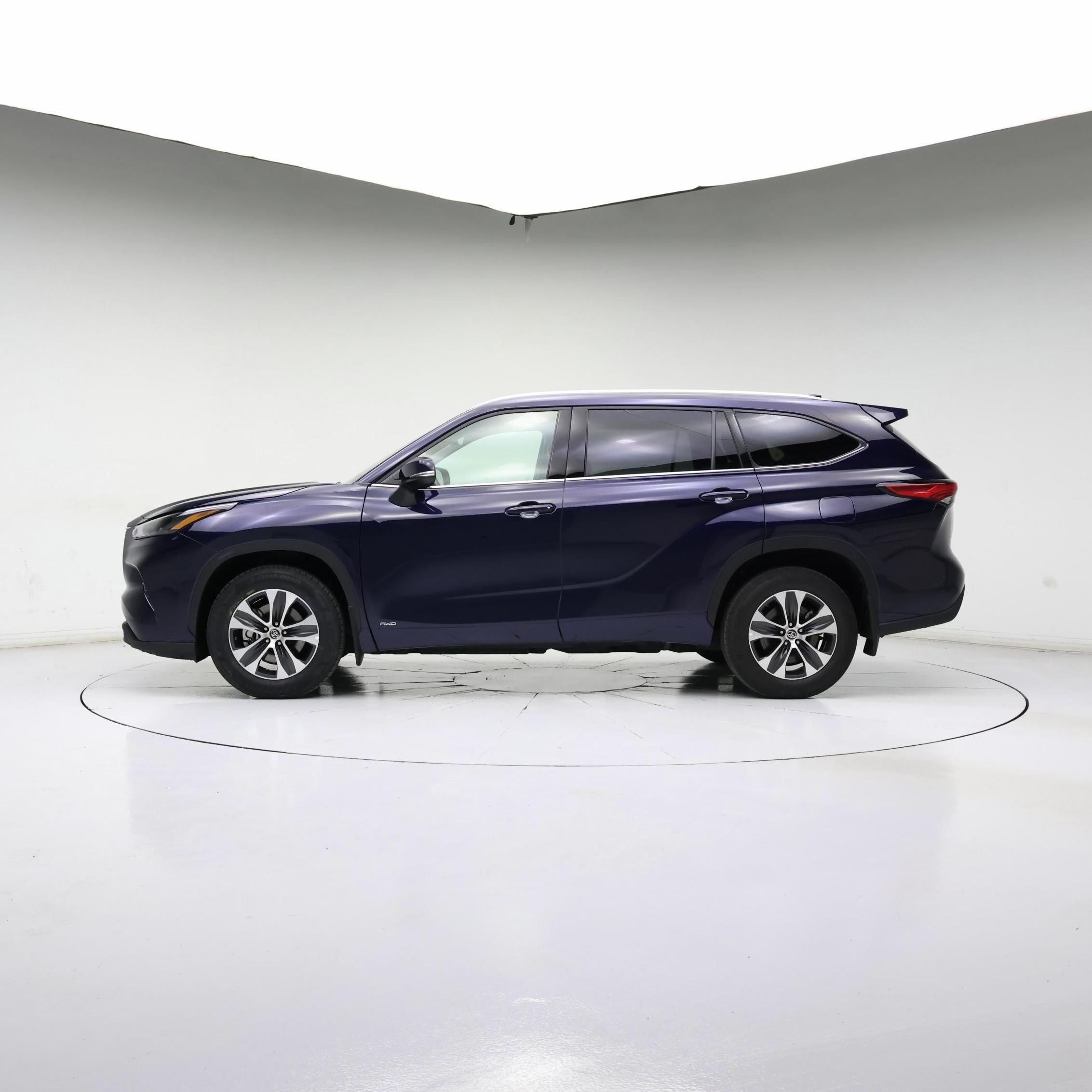 Thumbnail: 2022 Toyota Highlander - 3