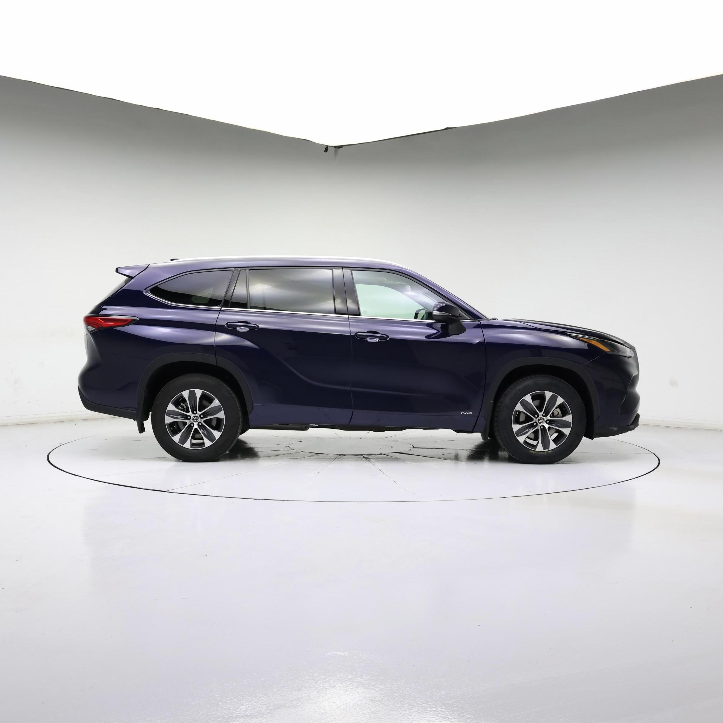 Thumbnail: 2022 Toyota Highlander - 7
