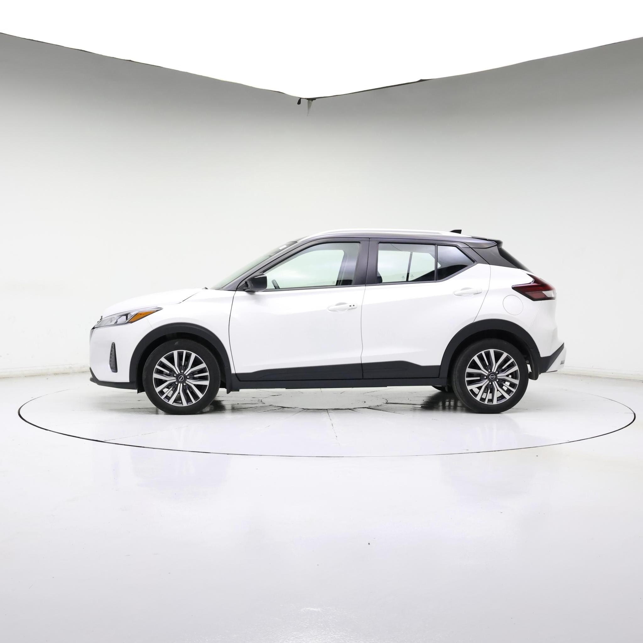 Thumbnail: 2023 Nissan Kicks - 3