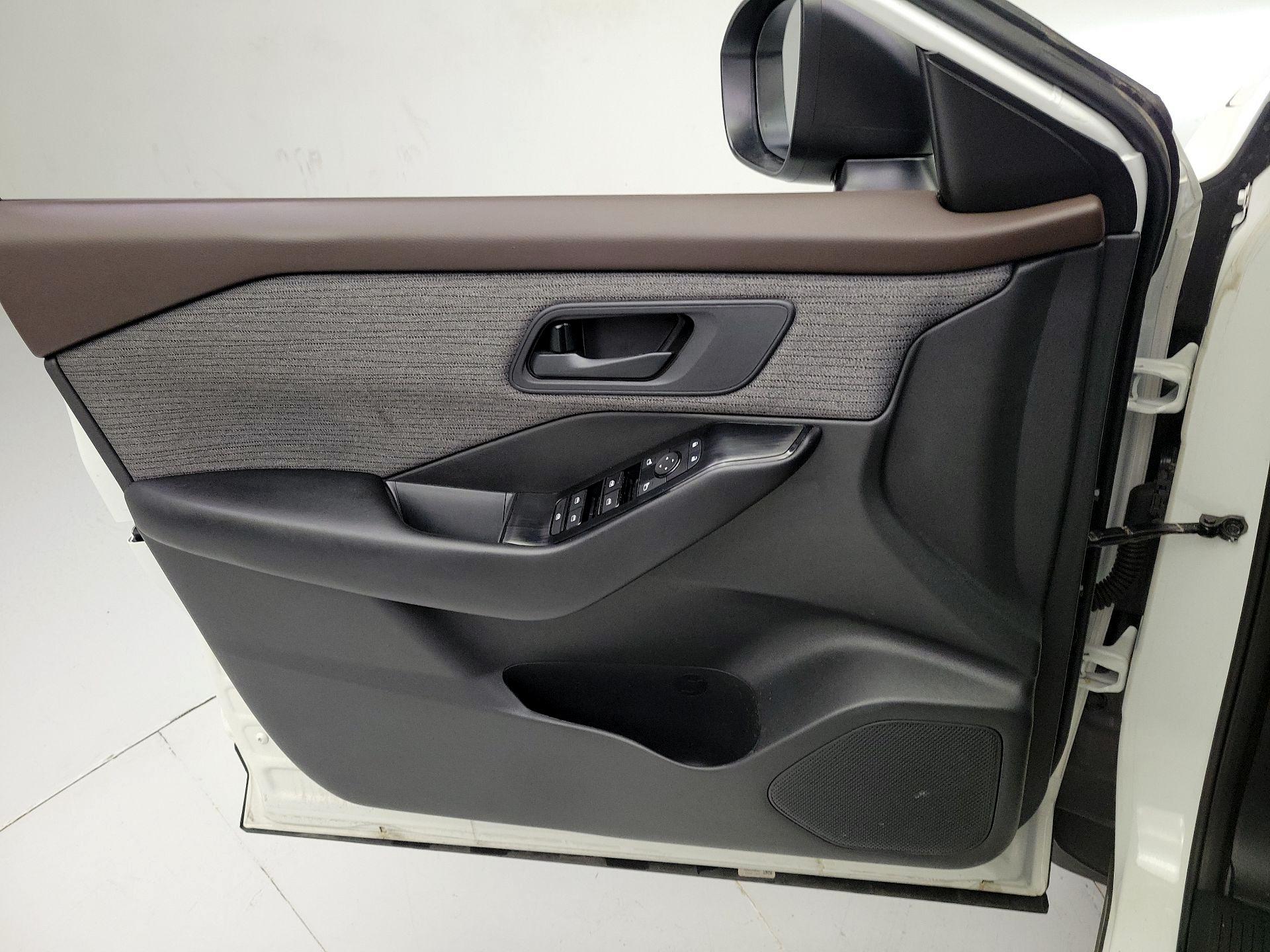 Thumbnail: 2023 Nissan Rogue - 12