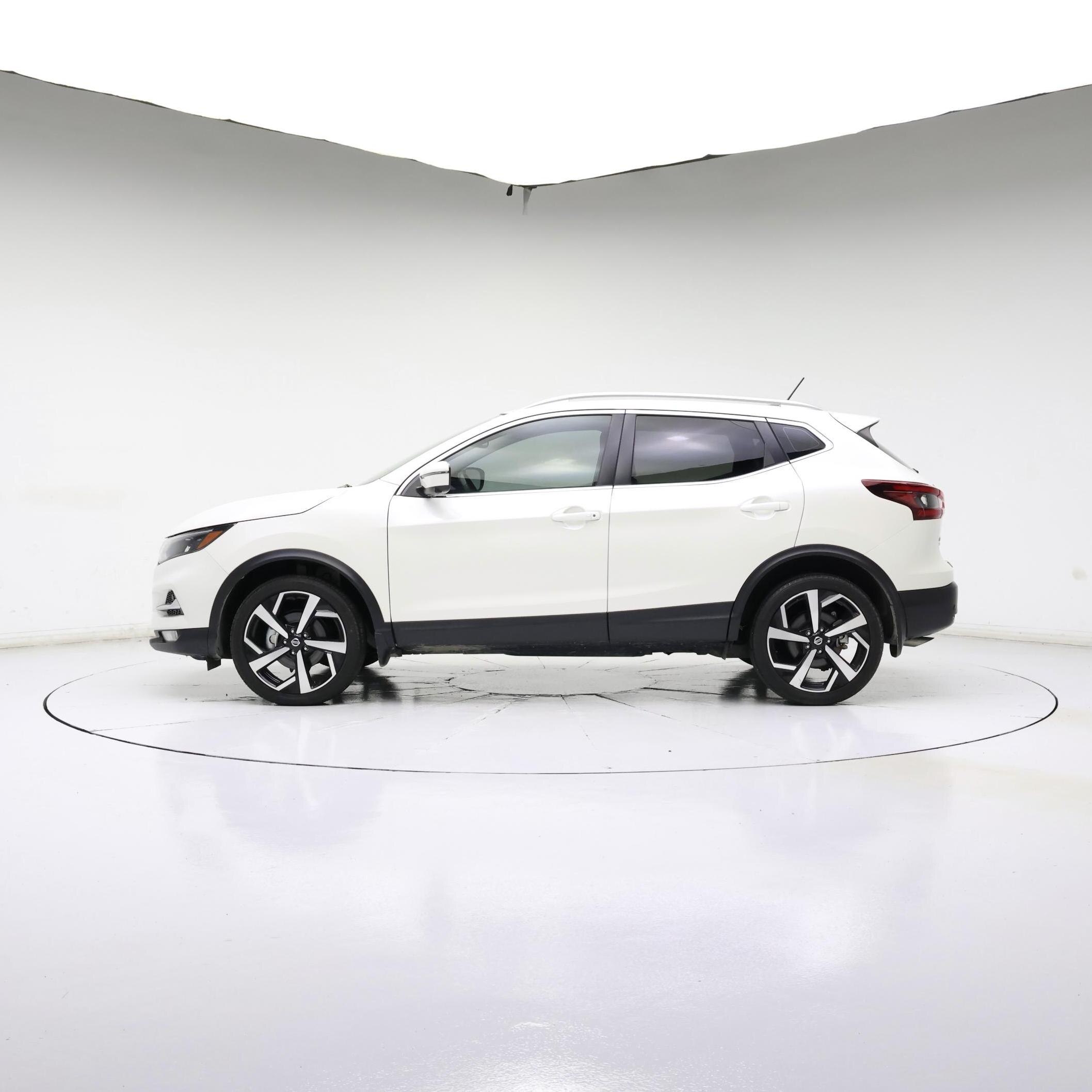 Thumbnail: 2022 Nissan Rogue Sport - 3