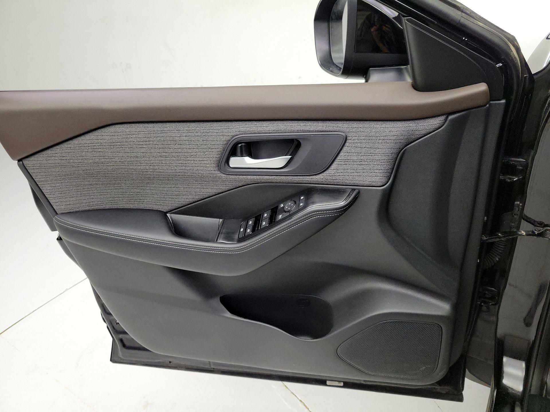 Thumbnail: 2023 Nissan Rogue - 12