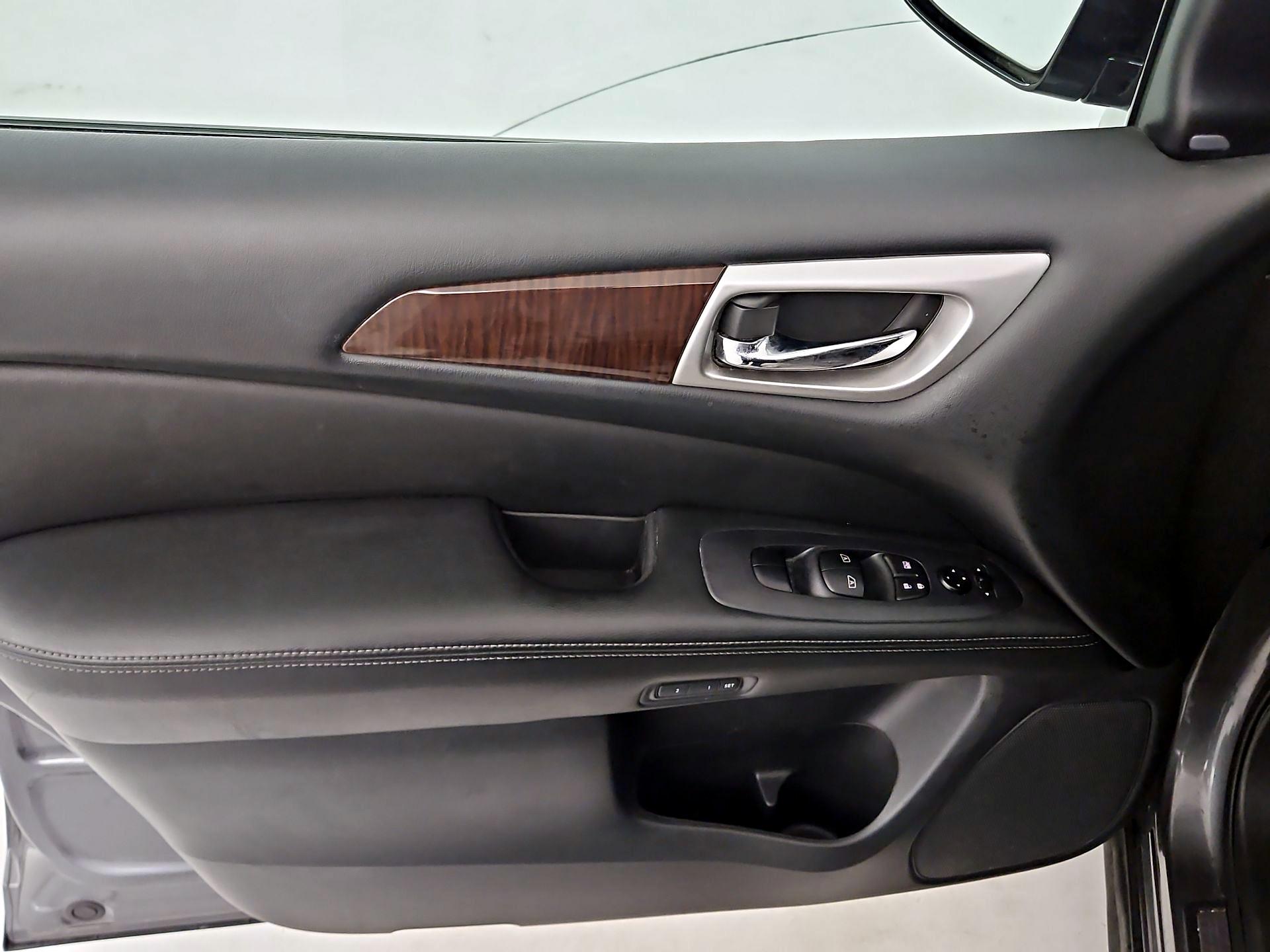 Thumbnail: 2016 Nissan Pathfinder - 10