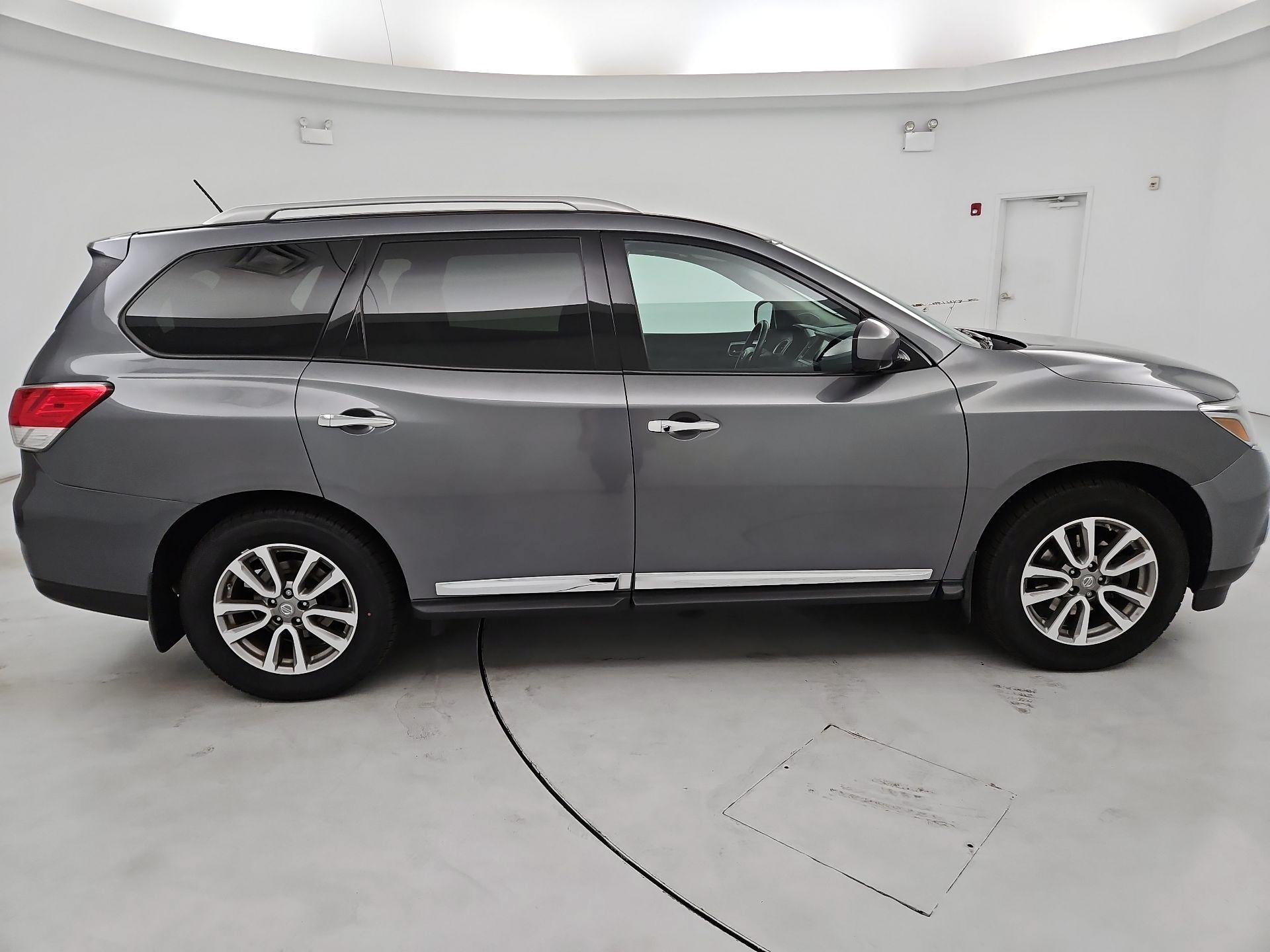 Thumbnail: 2016 Nissan Pathfinder - 4
