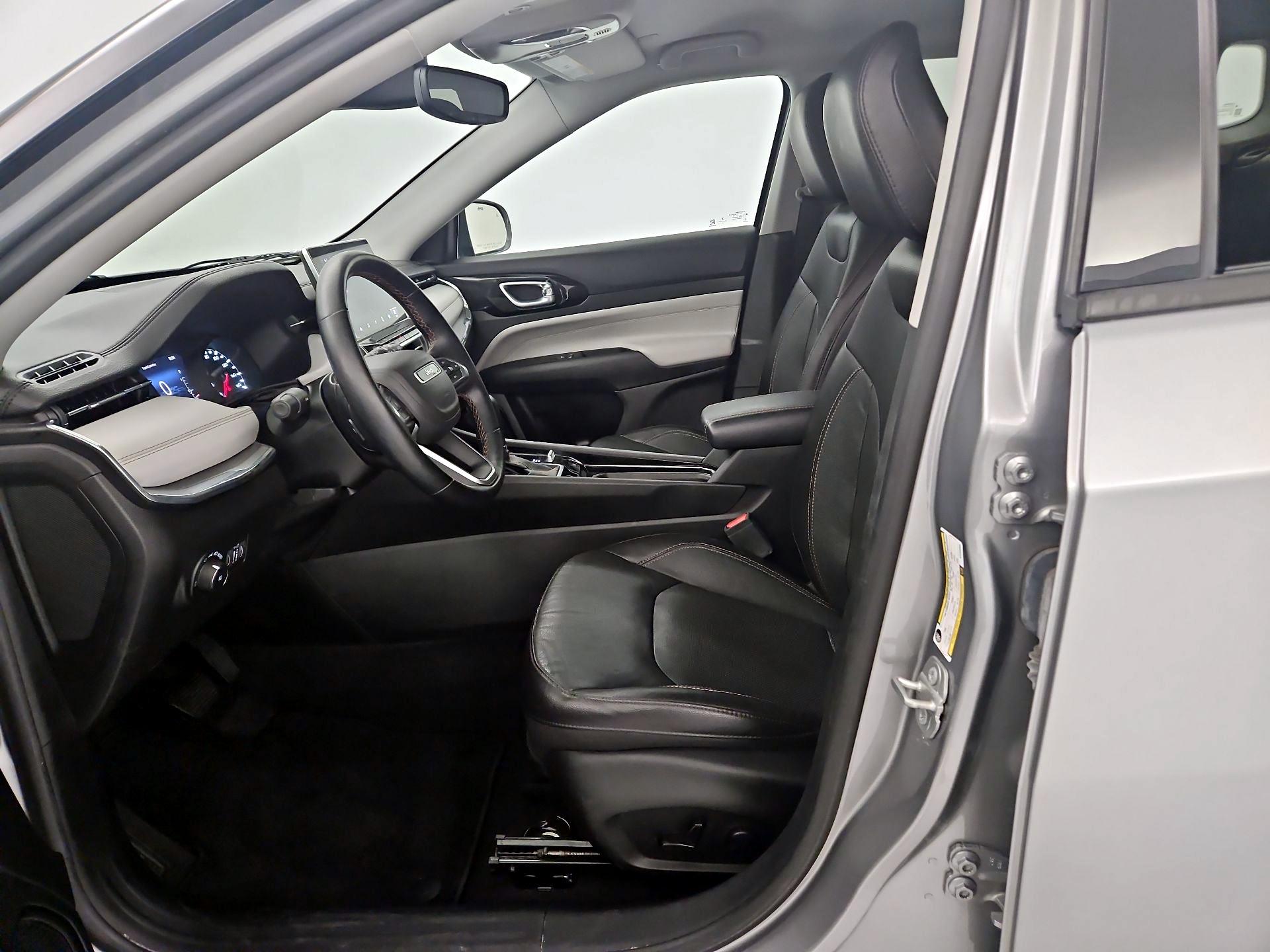 Thumbnail: 2022 Jeep Compass - 11