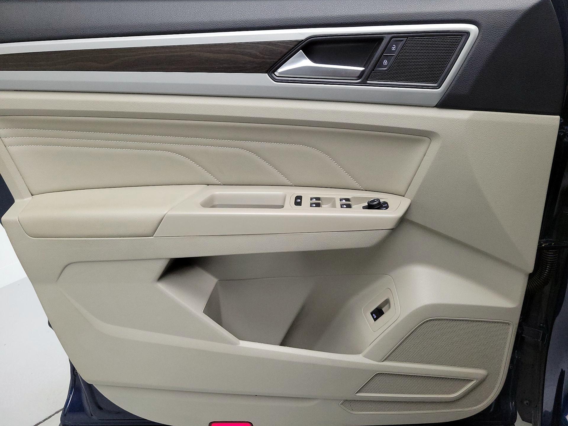 Thumbnail: 2023 Volkswagen Atlas - 12