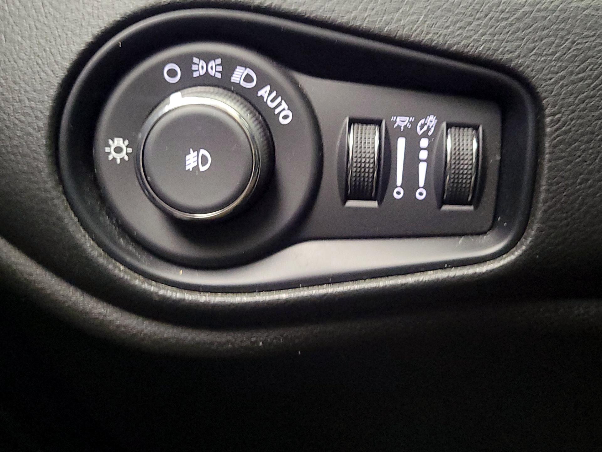 Thumbnail: 2023 Jeep Renegade - 13