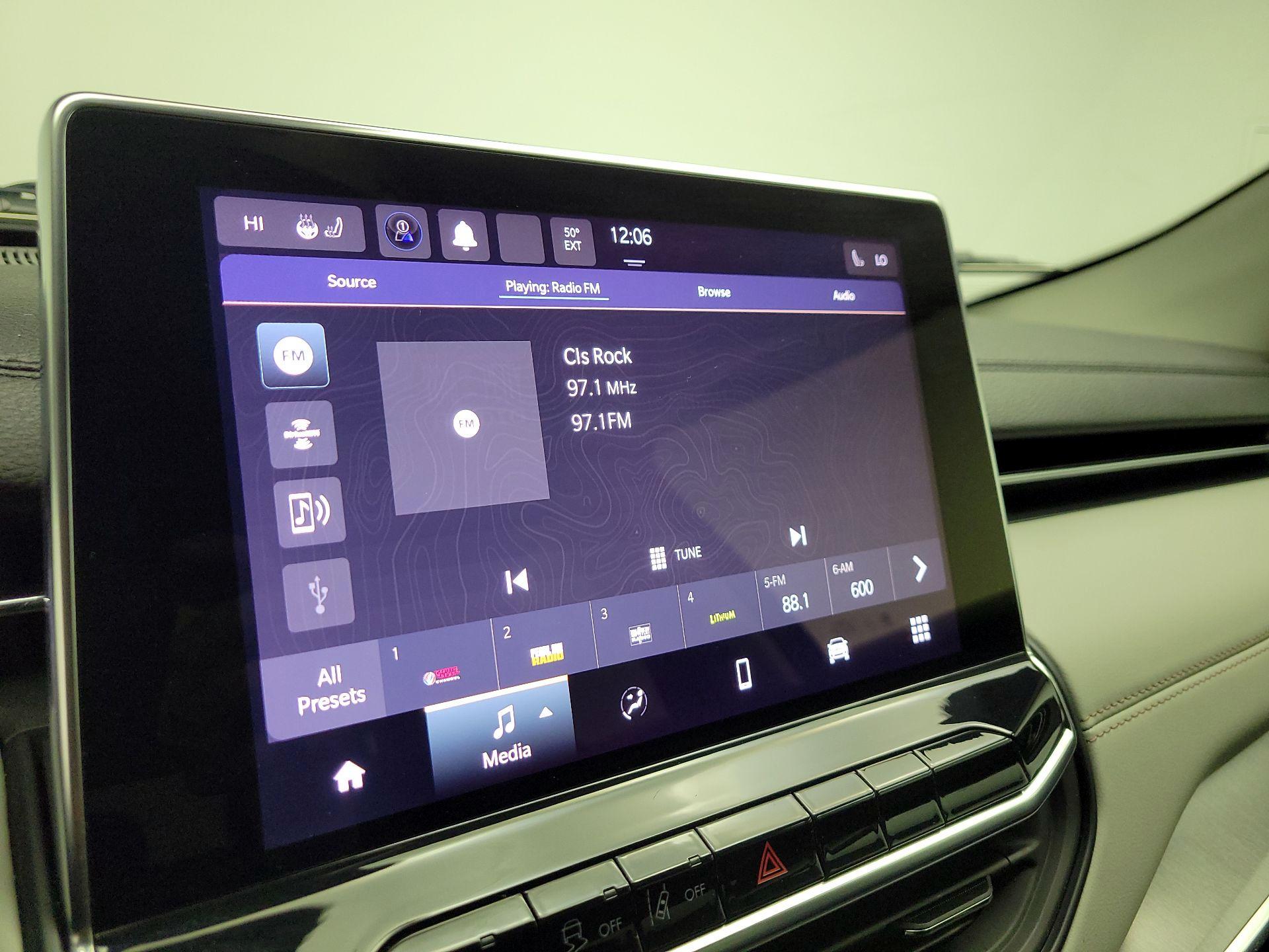 Thumbnail: 2022 Jeep Compass - 13