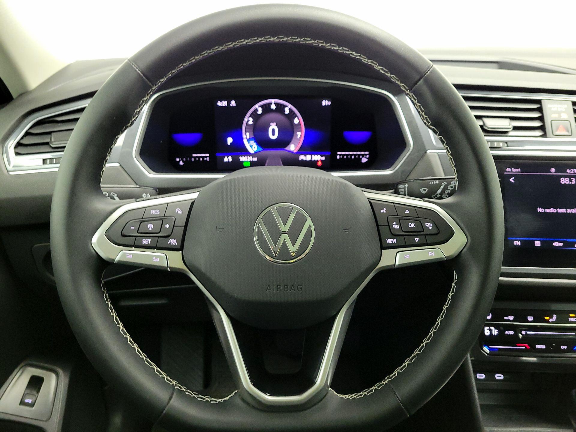 Thumbnail: 2022 Volkswagen Tiguan - 10